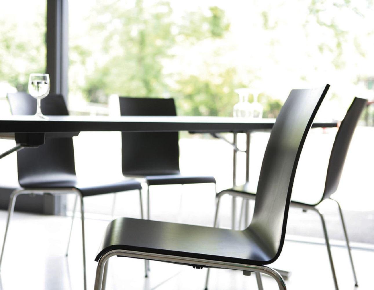 Ensemble de 2 chaises de salle à manger scandinaves modernes Poro S en hêtre, fabriquées en Suisse en vente 1