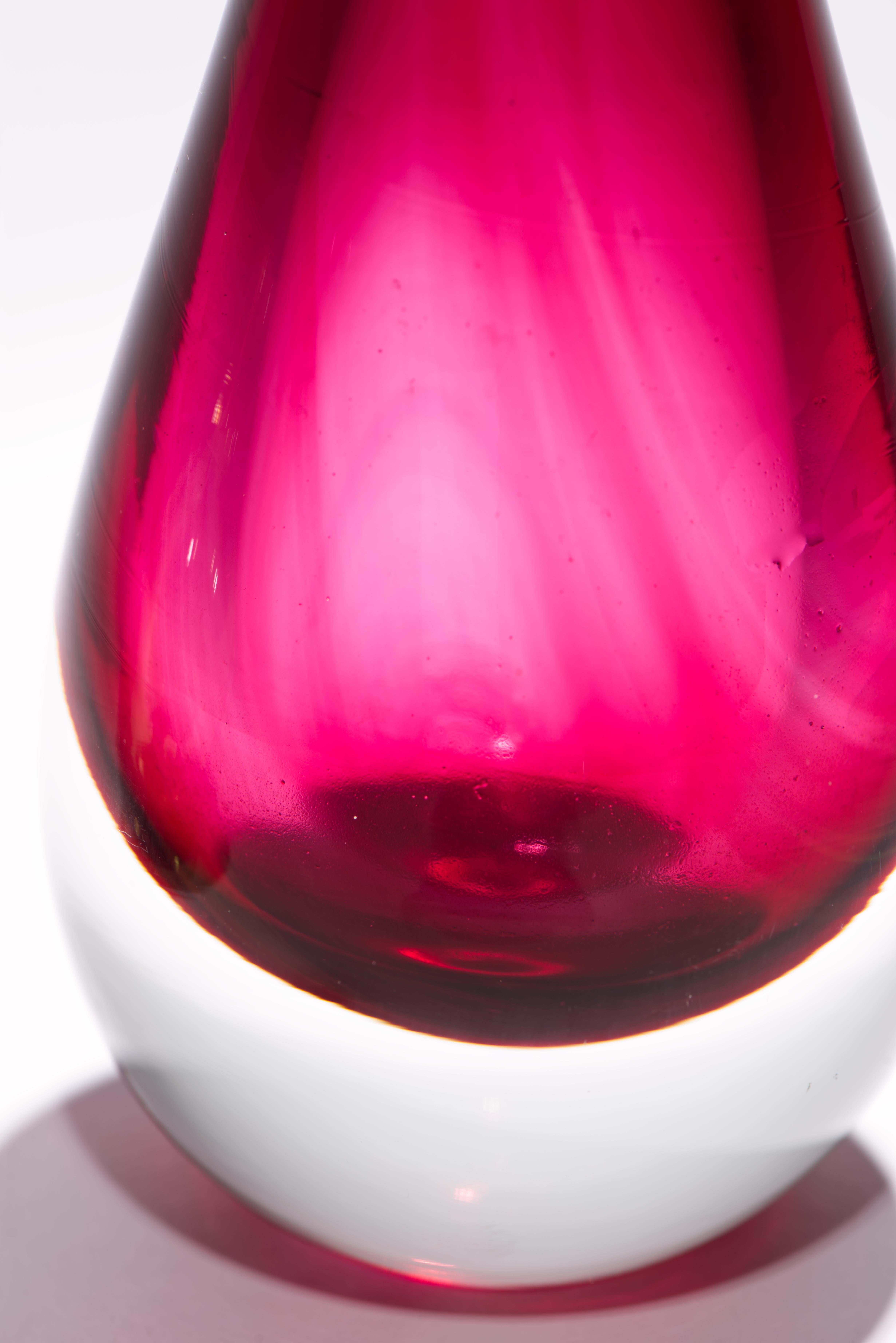 2er-Set Scandinavian Modern Sommerso Glas Knospenvasen, Preiselbeerrot & Bernstein im Angebot 3