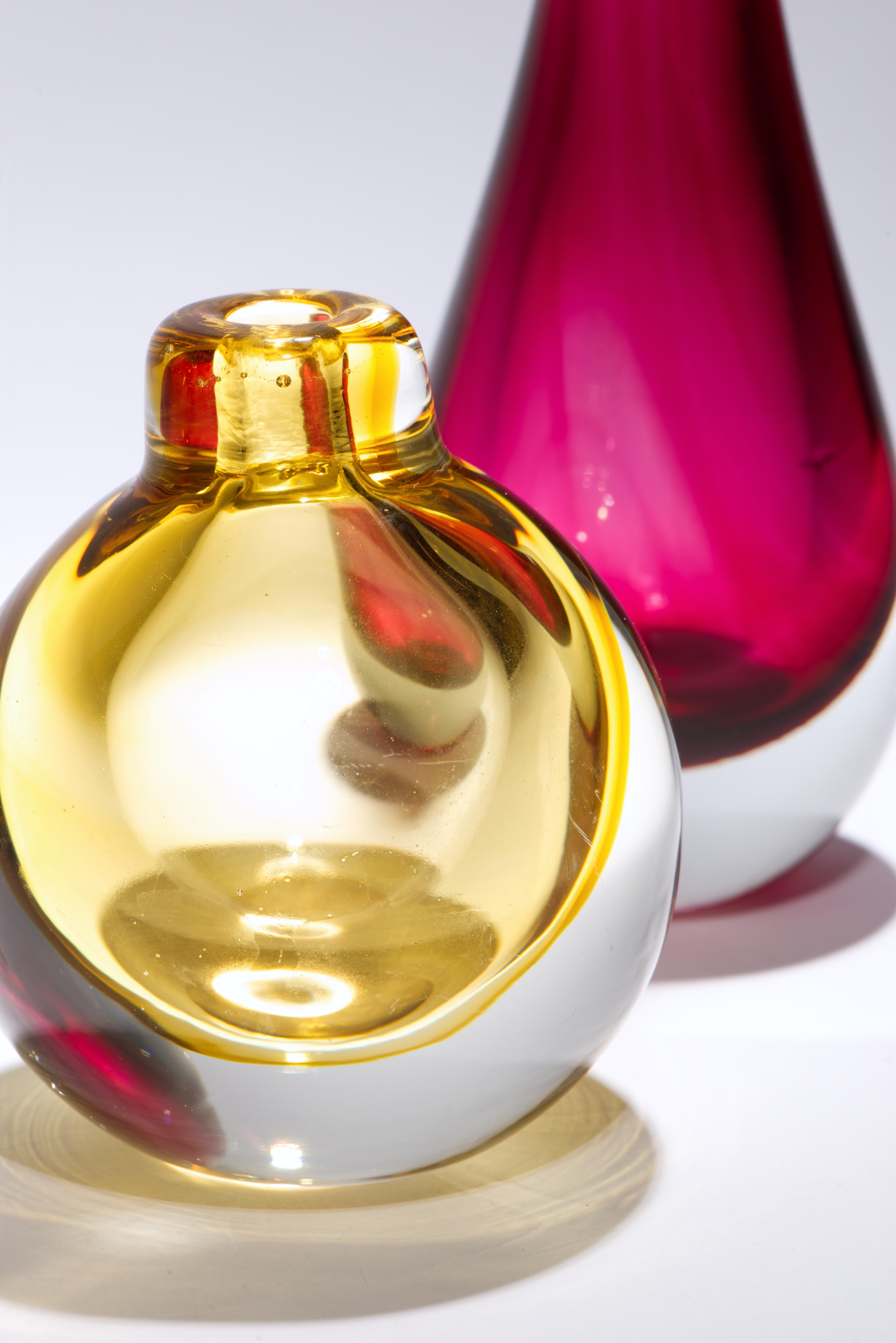 2er-Set Scandinavian Modern Sommerso Glas Knospenvasen, Preiselbeerrot & Bernstein im Angebot 4