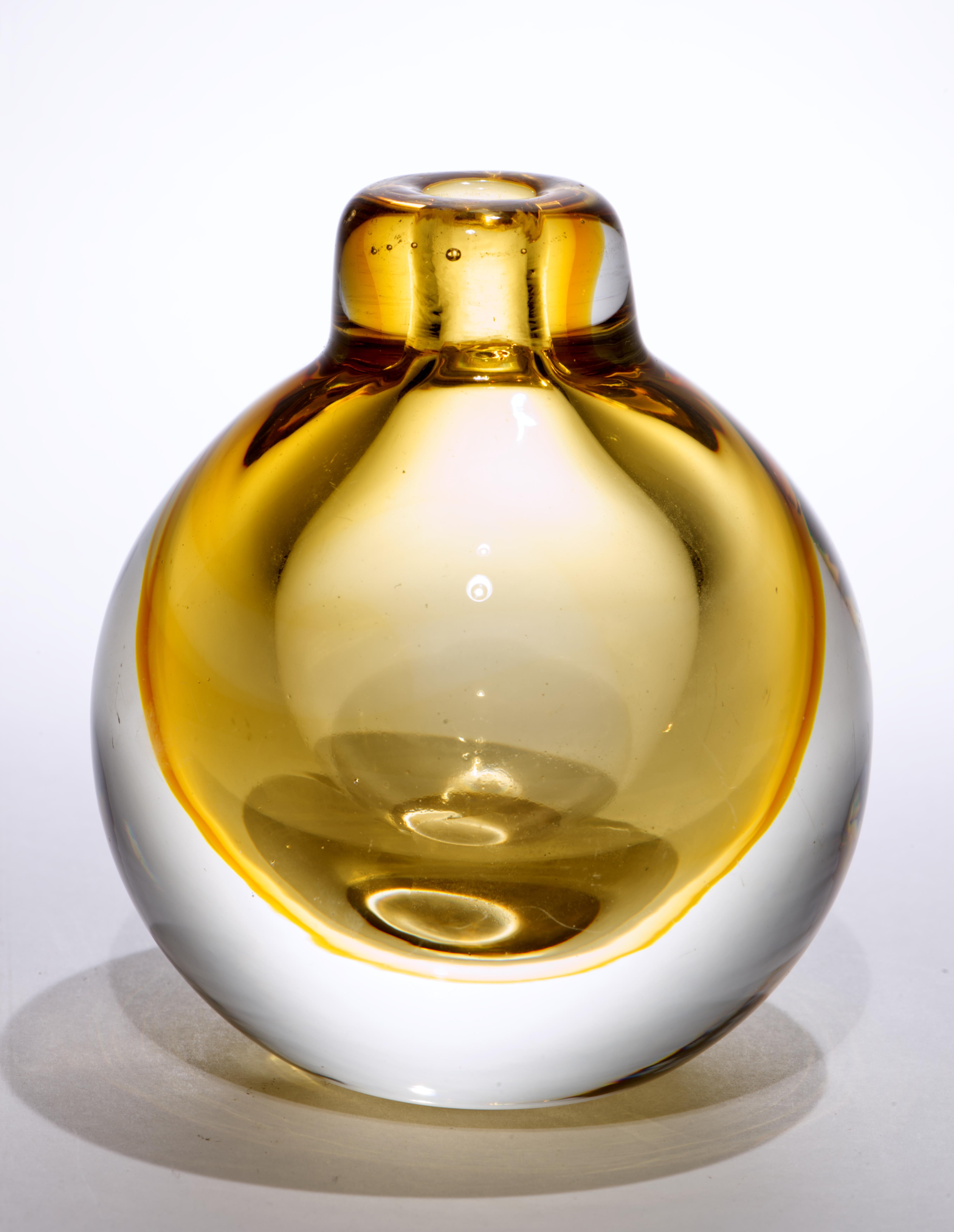 2er-Set Scandinavian Modern Sommerso Glas Knospenvasen, Preiselbeerrot & Bernstein (Skandinavisch) im Angebot