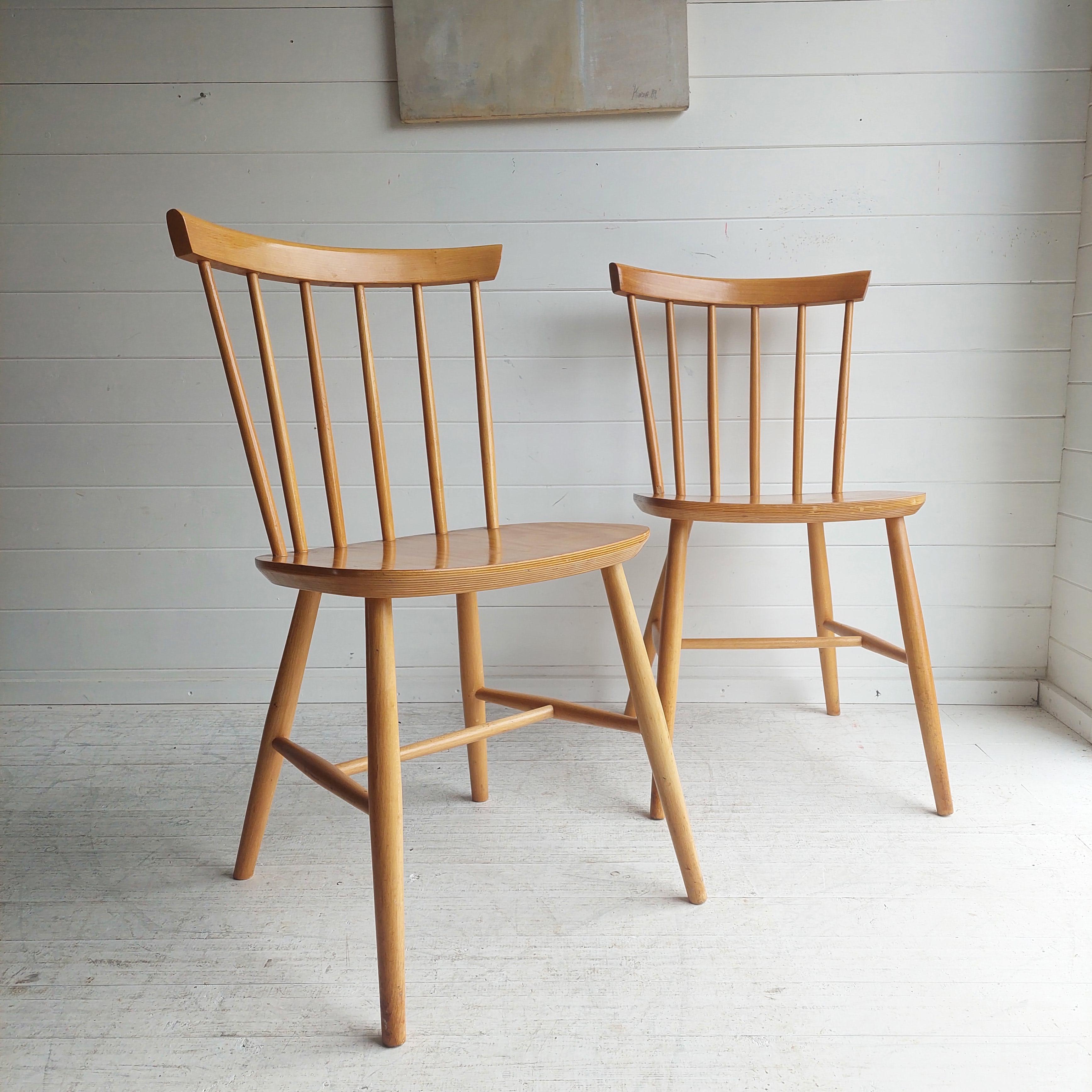 Tapiovaara/ Pinocchio Chair - vintage Chairs
Here is a timeless and indestructible Set of 2 Scandinavian Chairs.
Manufactured by ZPM Radomsko (Polish producer of Thonet).

Set of two Scandinavian beech wooden spindle back dining chairs.
In the style