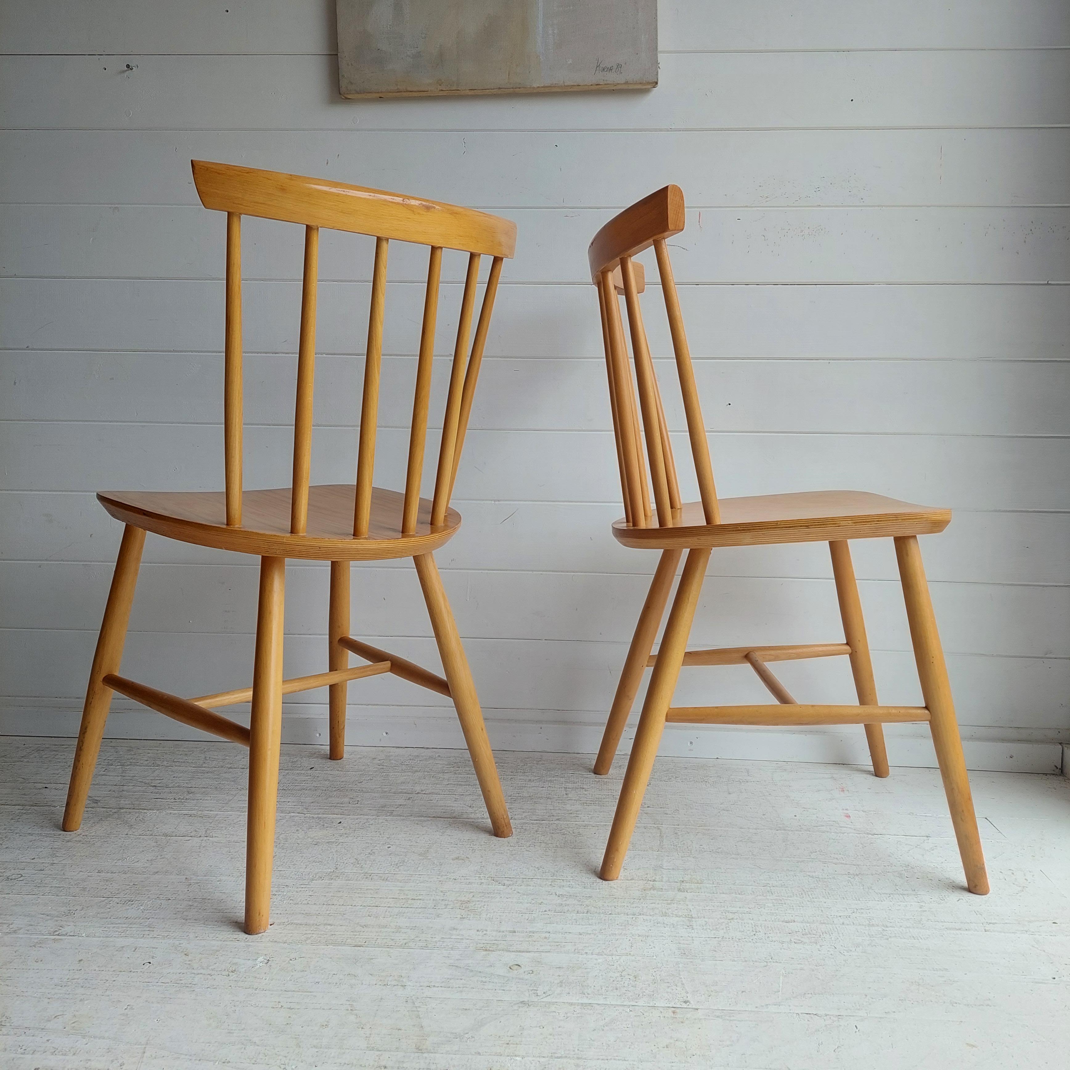 Scandinavian Modern Set Of 2 Scandinavian Zpm Radomsko Spindle Back Dining Chairs 50s 60s