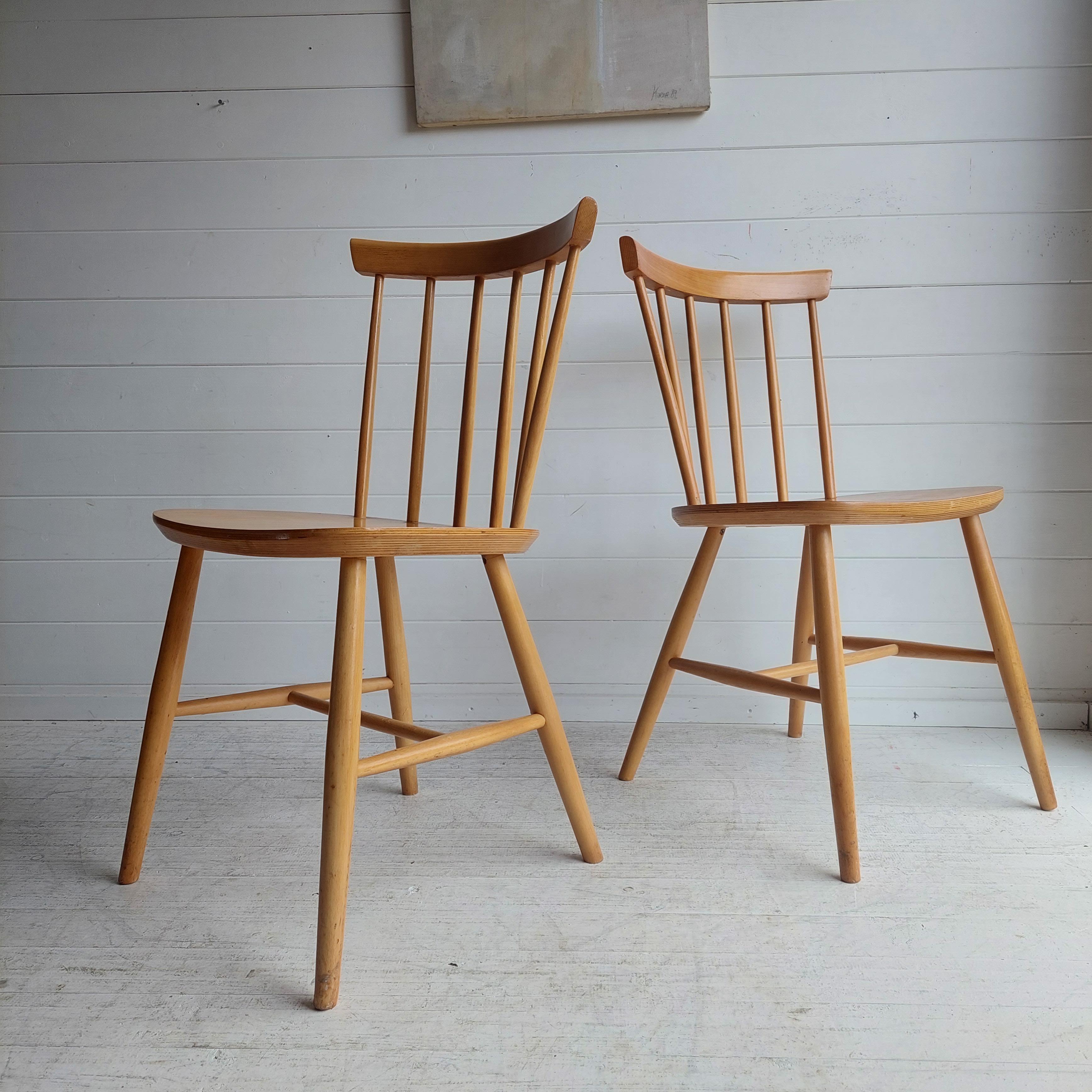 Set Of 2 Scandinavian Zpm Radomsko Spindle Back Dining Chairs 50s 60s In Good Condition In Leamington Spa, GB