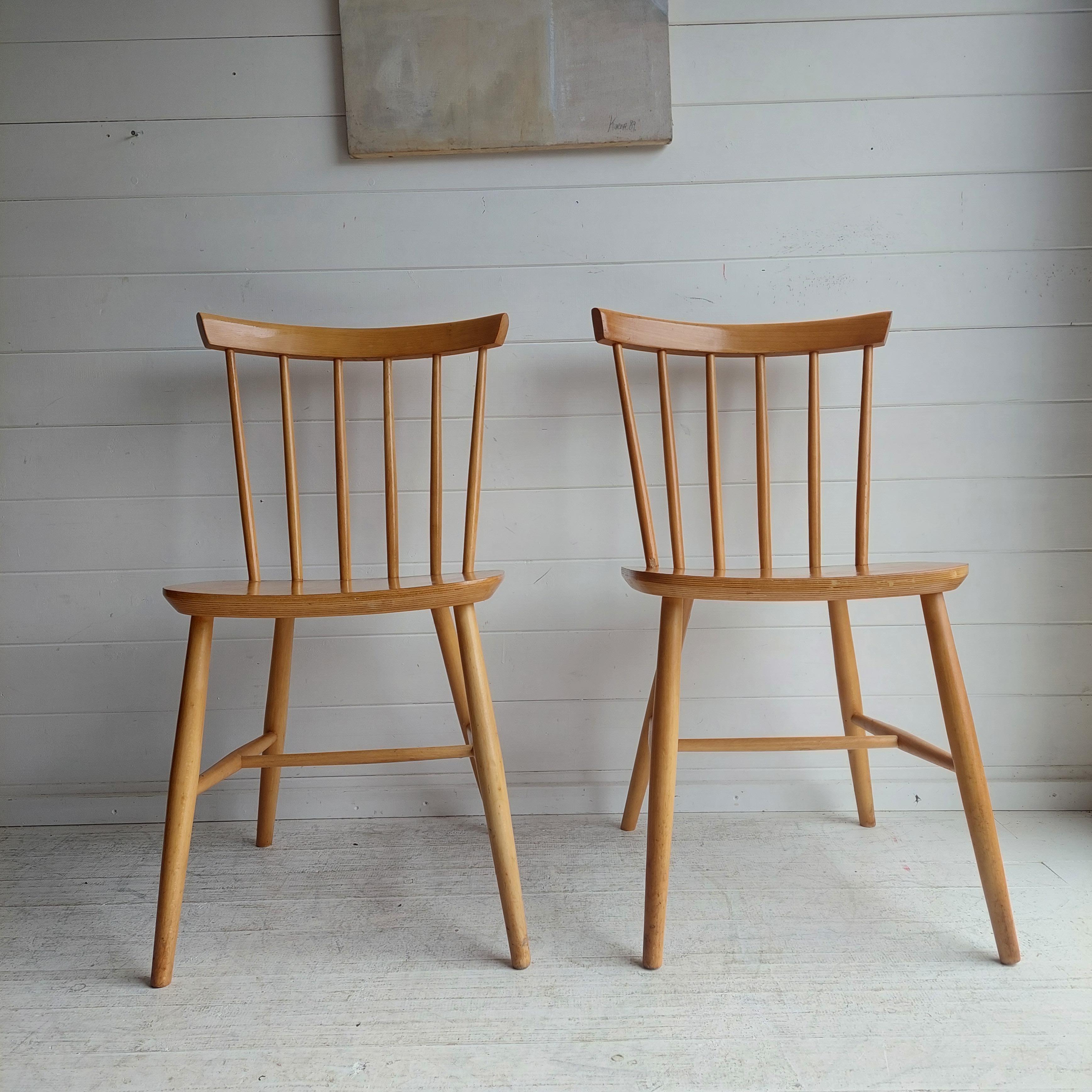 20th Century Set Of 2 Scandinavian Zpm Radomsko Spindle Back Dining Chairs 50s 60s