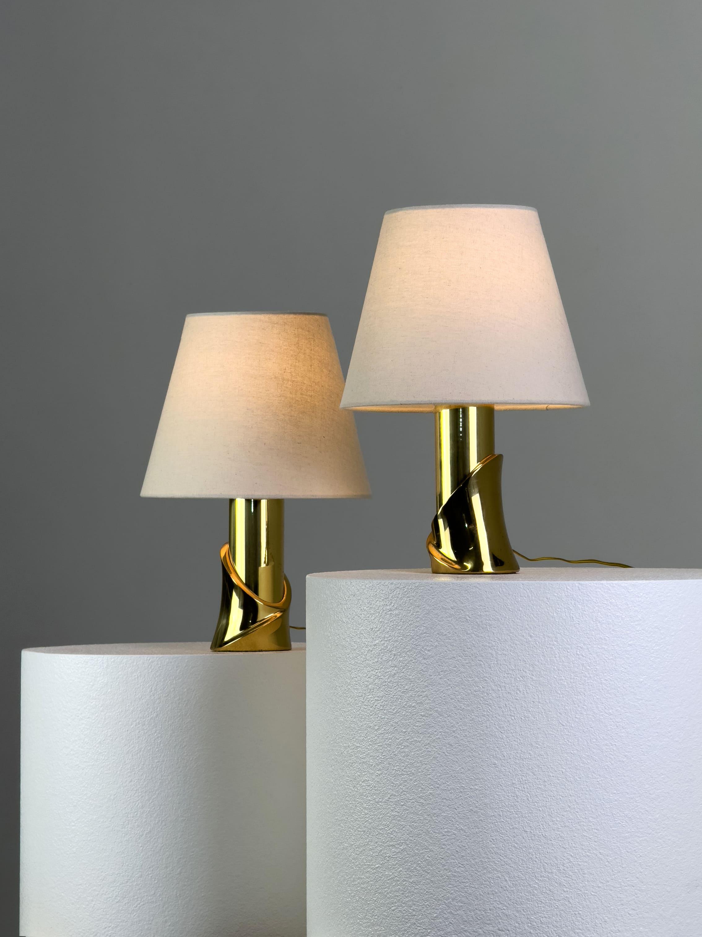 italien Ensemble de 2 lampes de table sculpturales en laiton - Italie, années 1960/70 en vente