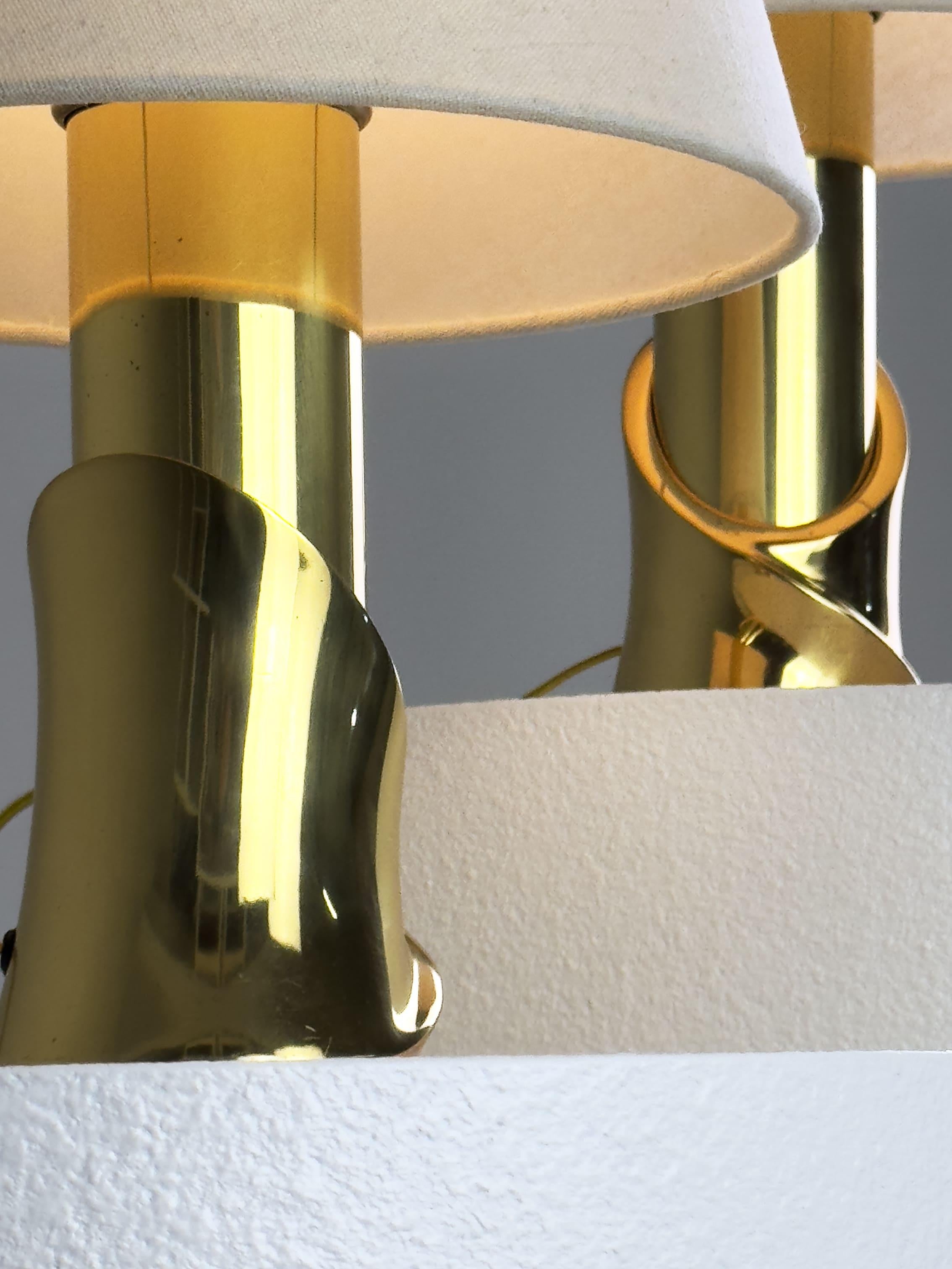 Ensemble de 2 lampes de table sculpturales en laiton - Italie, années 1960/70 en vente 2