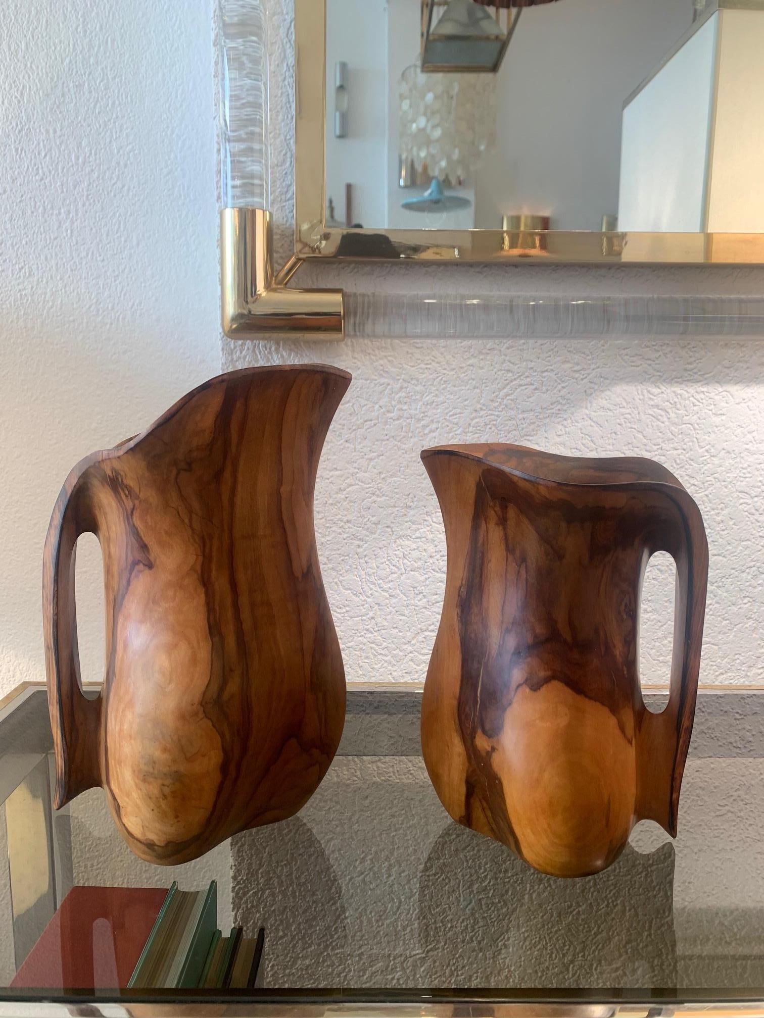 Set of 2 sculptural carved olivewood water jug, France ca. 1960s
Attributed or in the manner of Alexandre Noll
Good condition
1 x H 26 x L 18 x P 15 cm
1 x H 22 x L 15 x P 13 cm.