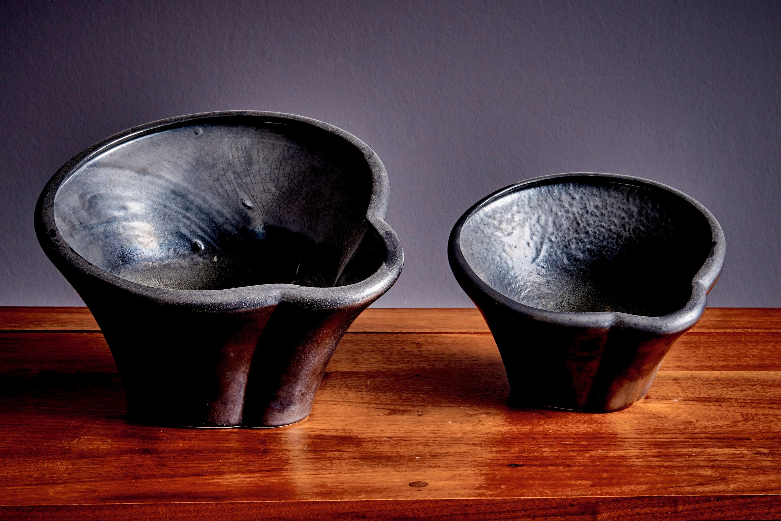 Mid-Century Modern Set of 2 Sculptural Ceramic Planters France 1960s en vente