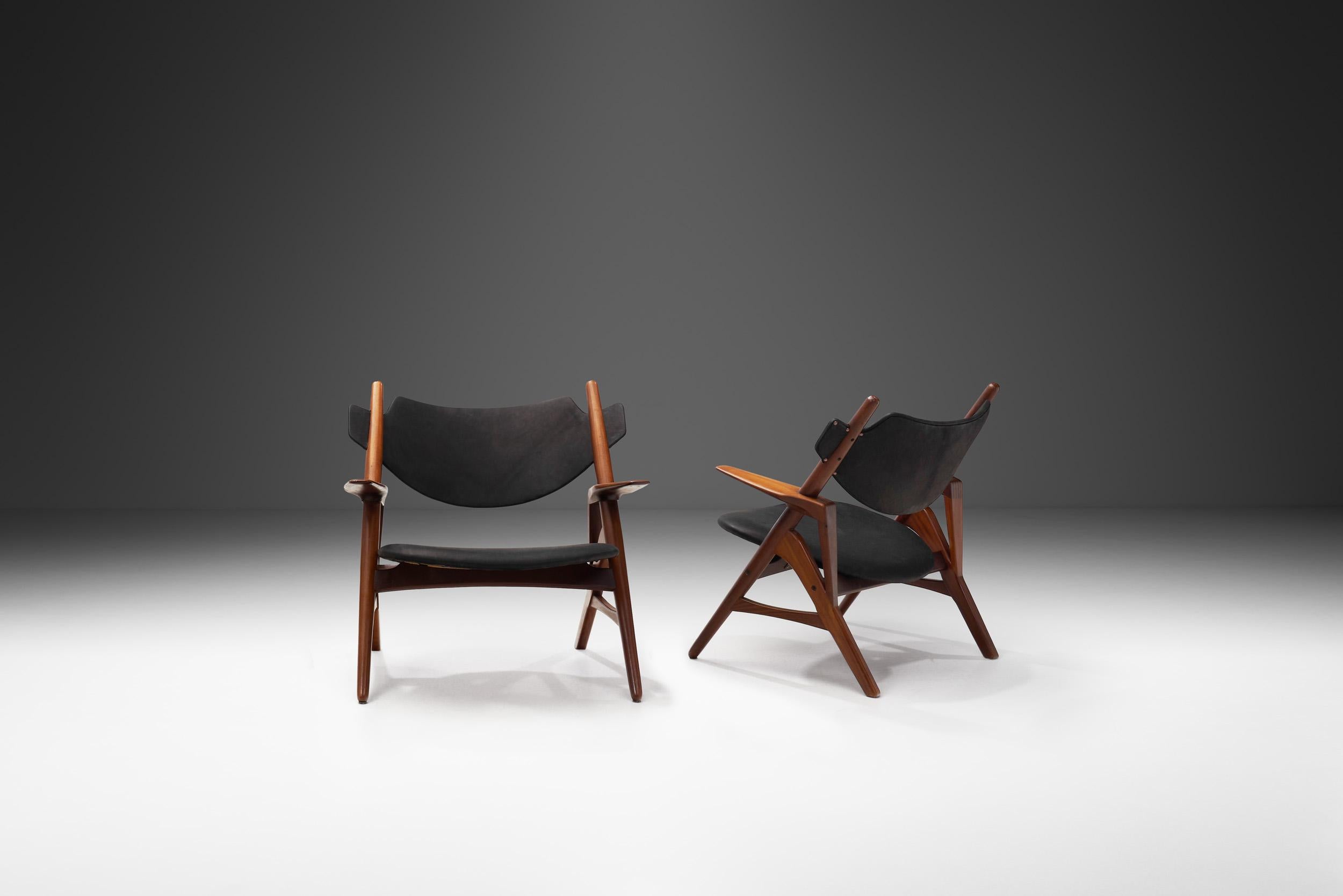 Scandinavian Modern Set of 2 Sculptural Danish Mid-Century Modern Chairs, Denmark ca 1960s For Sale