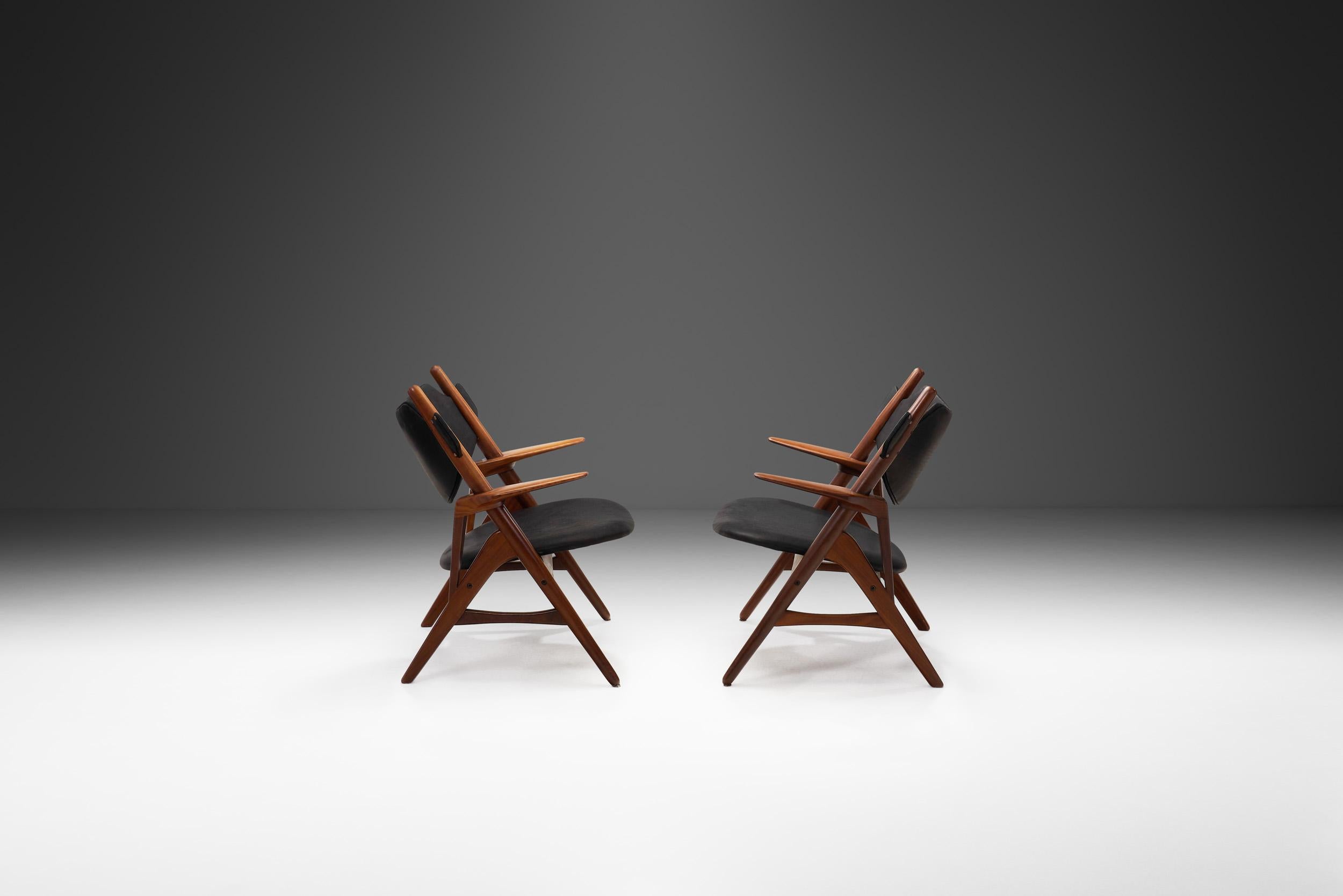 Danois Ensemble de 2 chaises sculpturales danoises Modernity, Danemark ca 1960s en vente