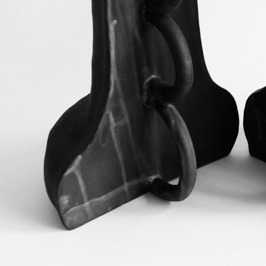 Set aus 2 skulpturalen Fragment 01 Vasen von Ia Kutateladze (Sonstiges) im Angebot
