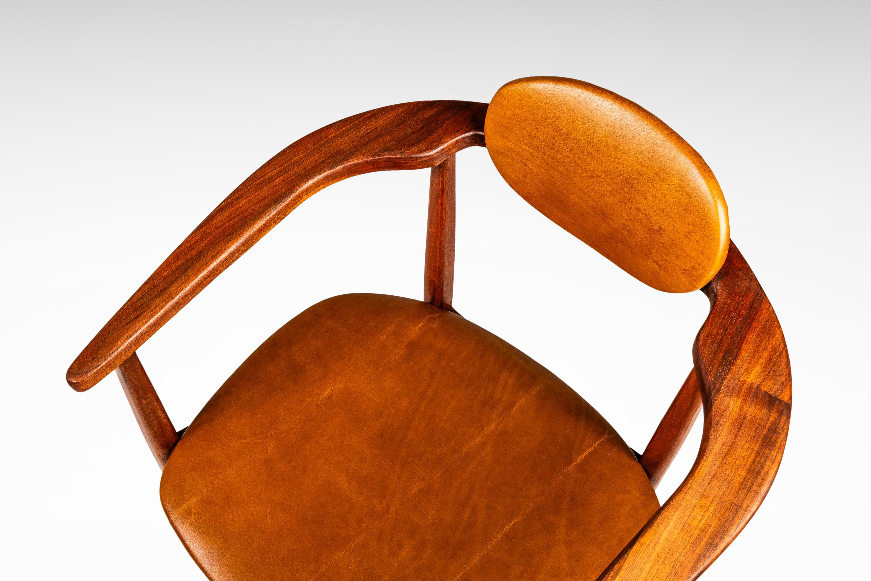 Set of 2 Sculptural Lounge Chairs, Leather & Walnut, Adrian Pearsall Style, 1960 For Sale 4