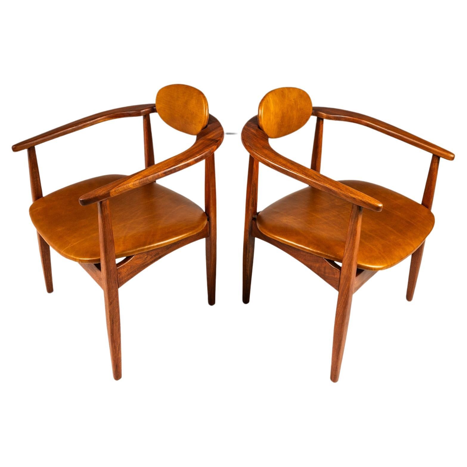 Set of 2 Sculptural Lounge Chairs, Leather & Walnut, Adrian Pearsall Style, 1960 For Sale