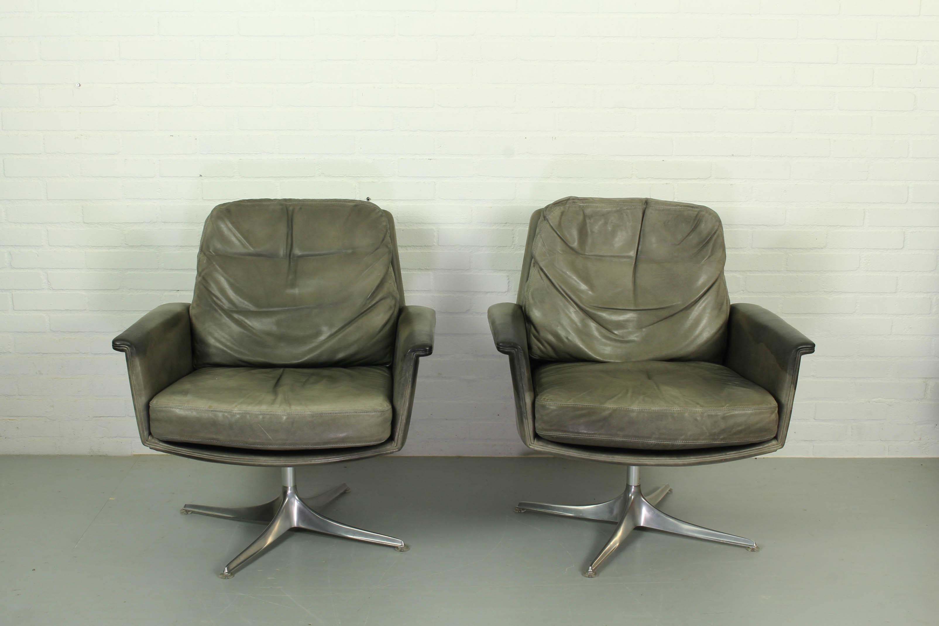 Aluminum Set of 2 Sedia Swivel Chair by Horst Brüning for Cor, 1960s, Grey Leather For Sale