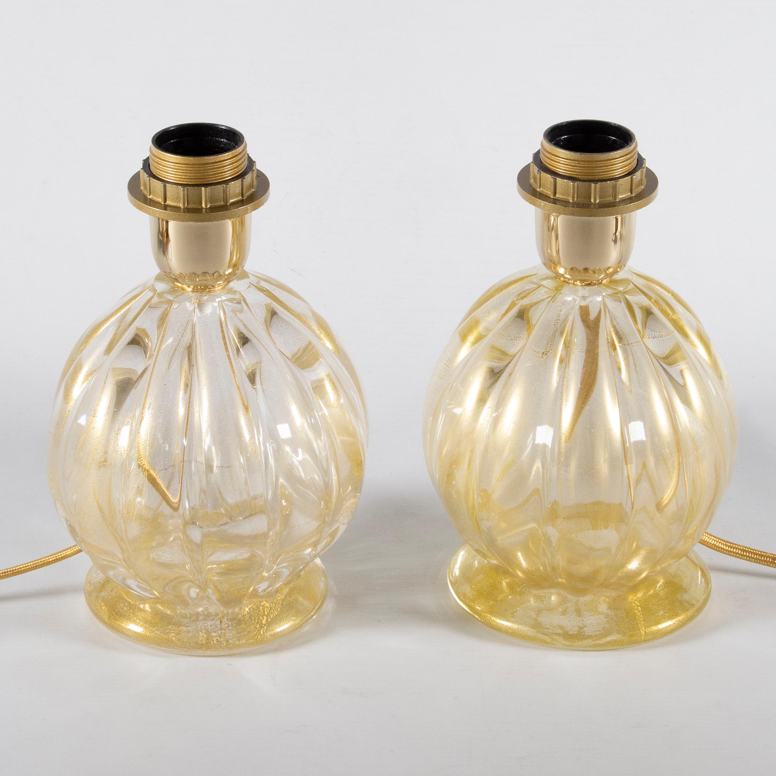 Lampes de table vintage en verre Murano strié d'or, lot de 2

Informations complémentaires :
Matériau : Verre
Style : Milieu de siècle
Couleur : Or
Producteur : Suivre
Période de conception : 1940
Période de production : 1980s
Pays de production :