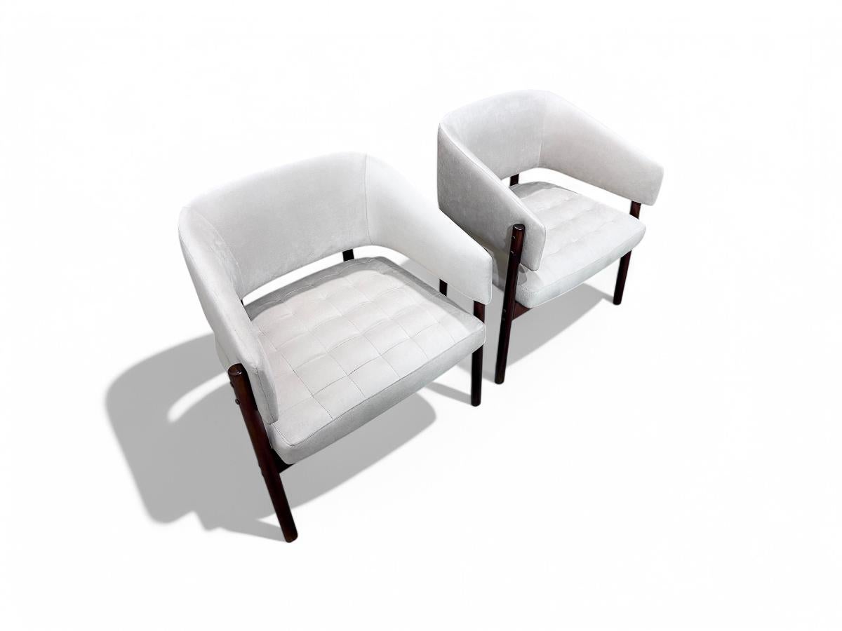 20ième siècle Ensemble de 2 fauteuils senior en bois de feuillus et daim de Jorge Zalszupin, vers les années 1960 en vente