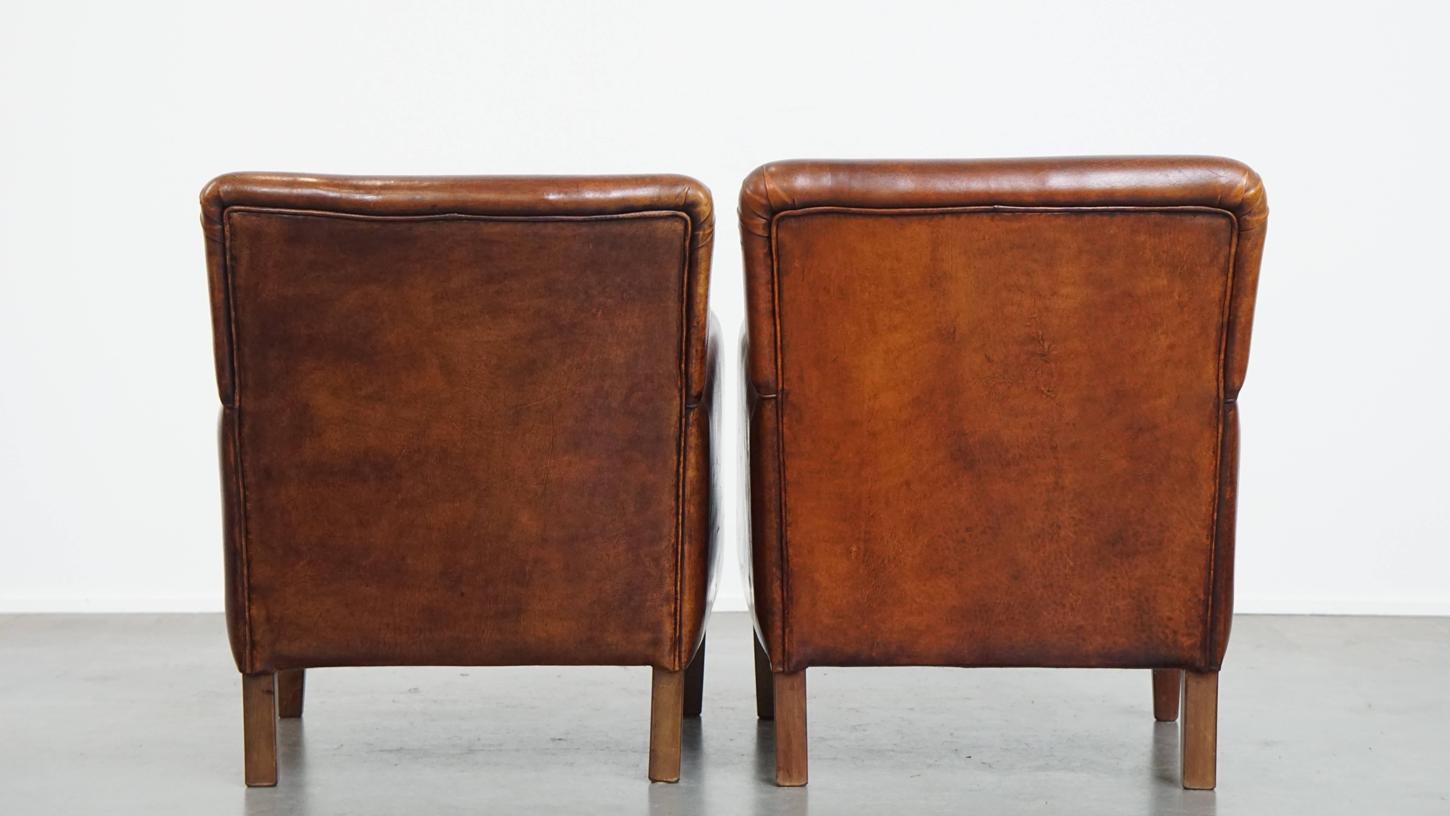 Romain classique Ensemble de 2 fauteuils en cuir de mouton en vente