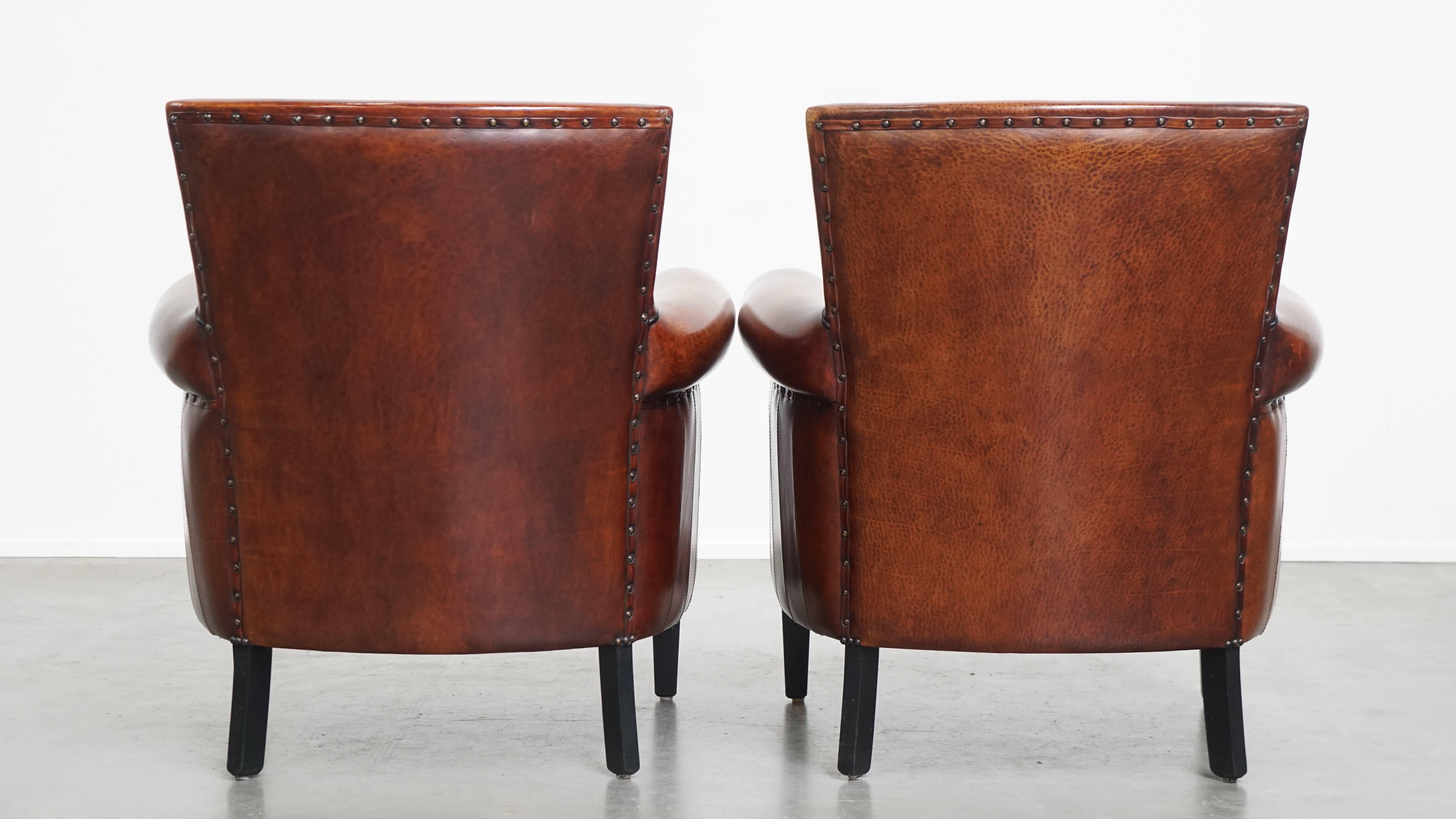 Romain classique Ensemble de 2 fauteuils en cuir de mouton en vente