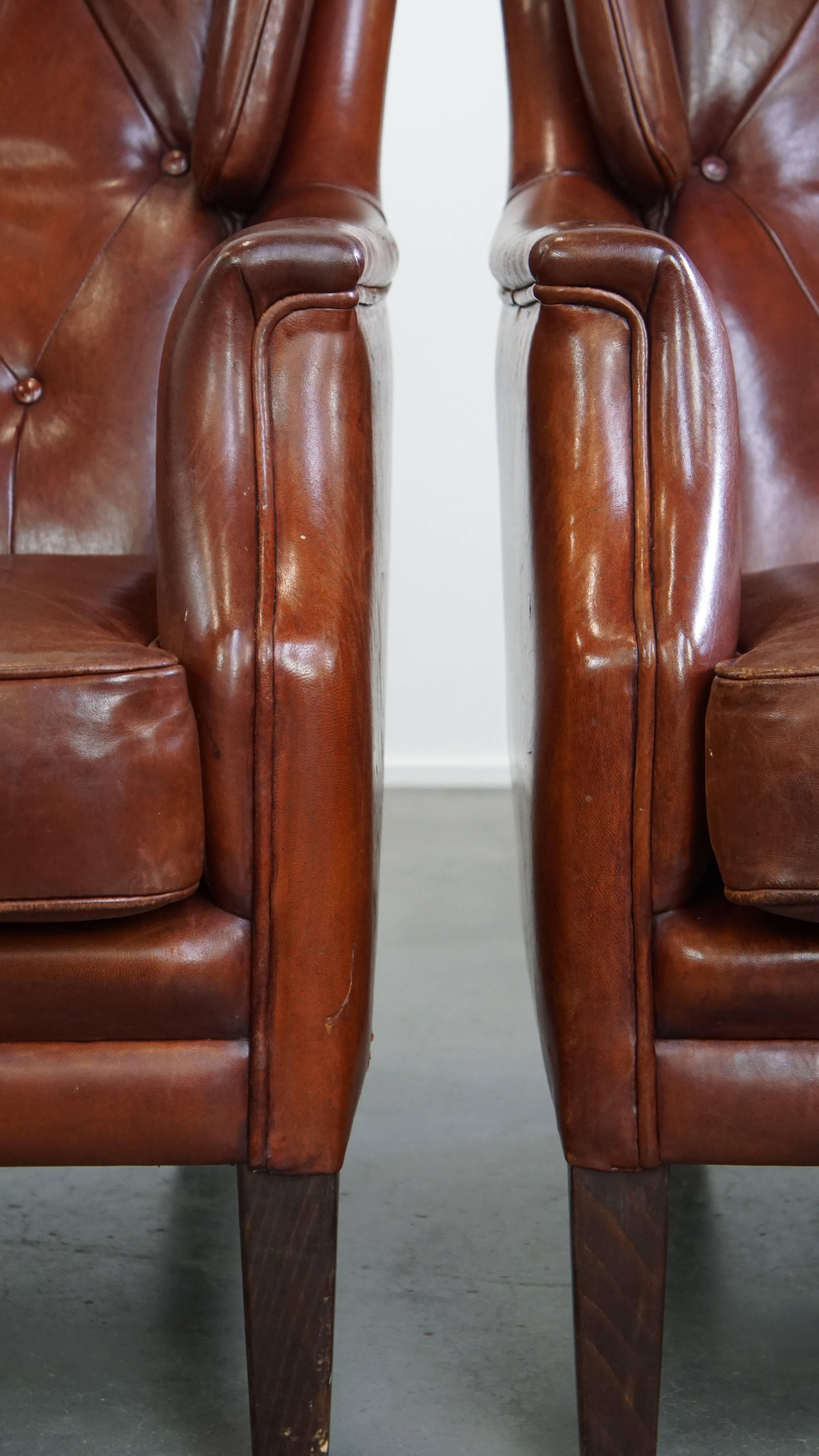 Set of 2 sheepskin leather Chesterfield armchairs with ottoman For Sale 3