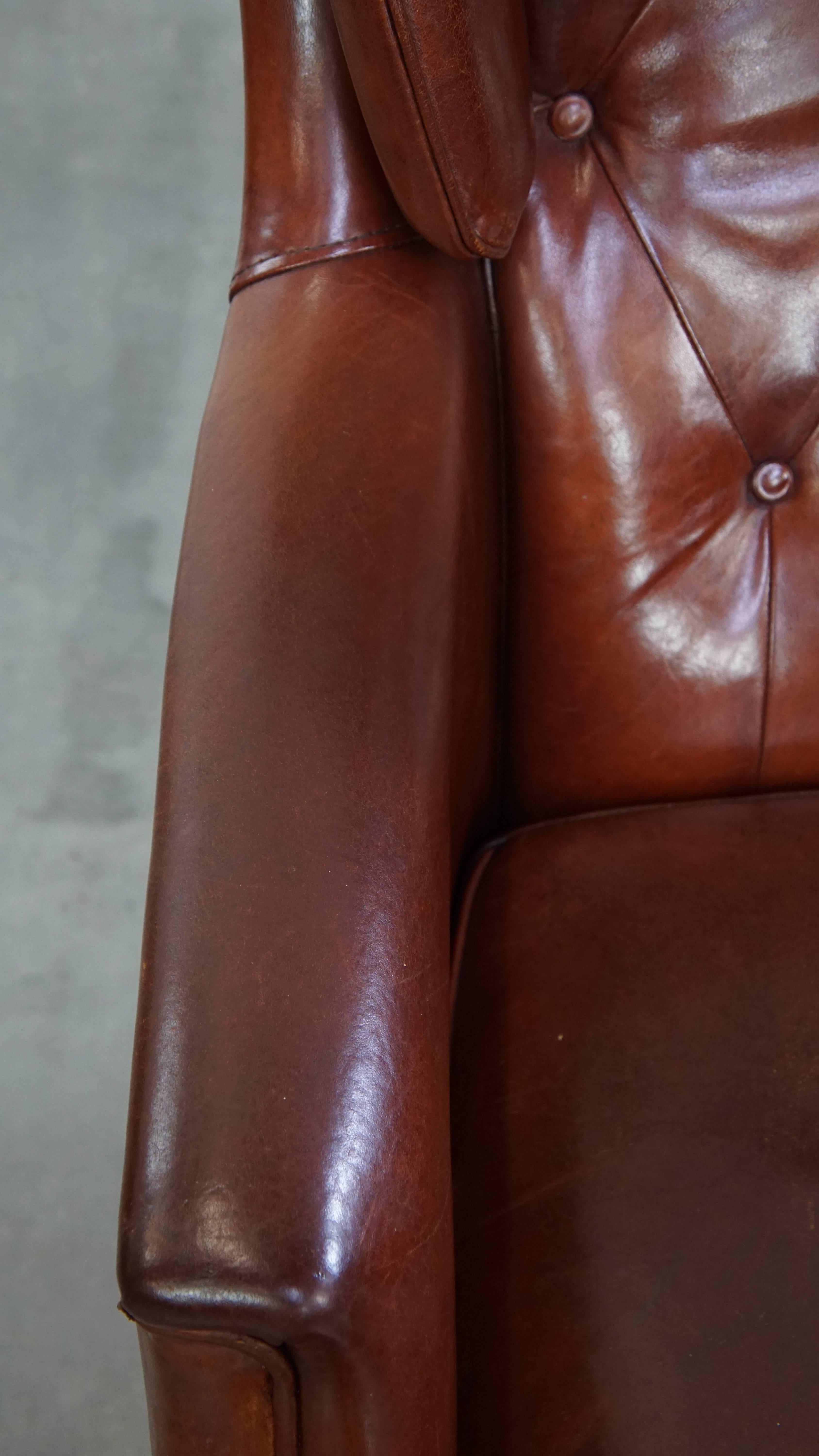 Leather Set of 2 sheepskin leather Chesterfield armchairs with ottoman For Sale
