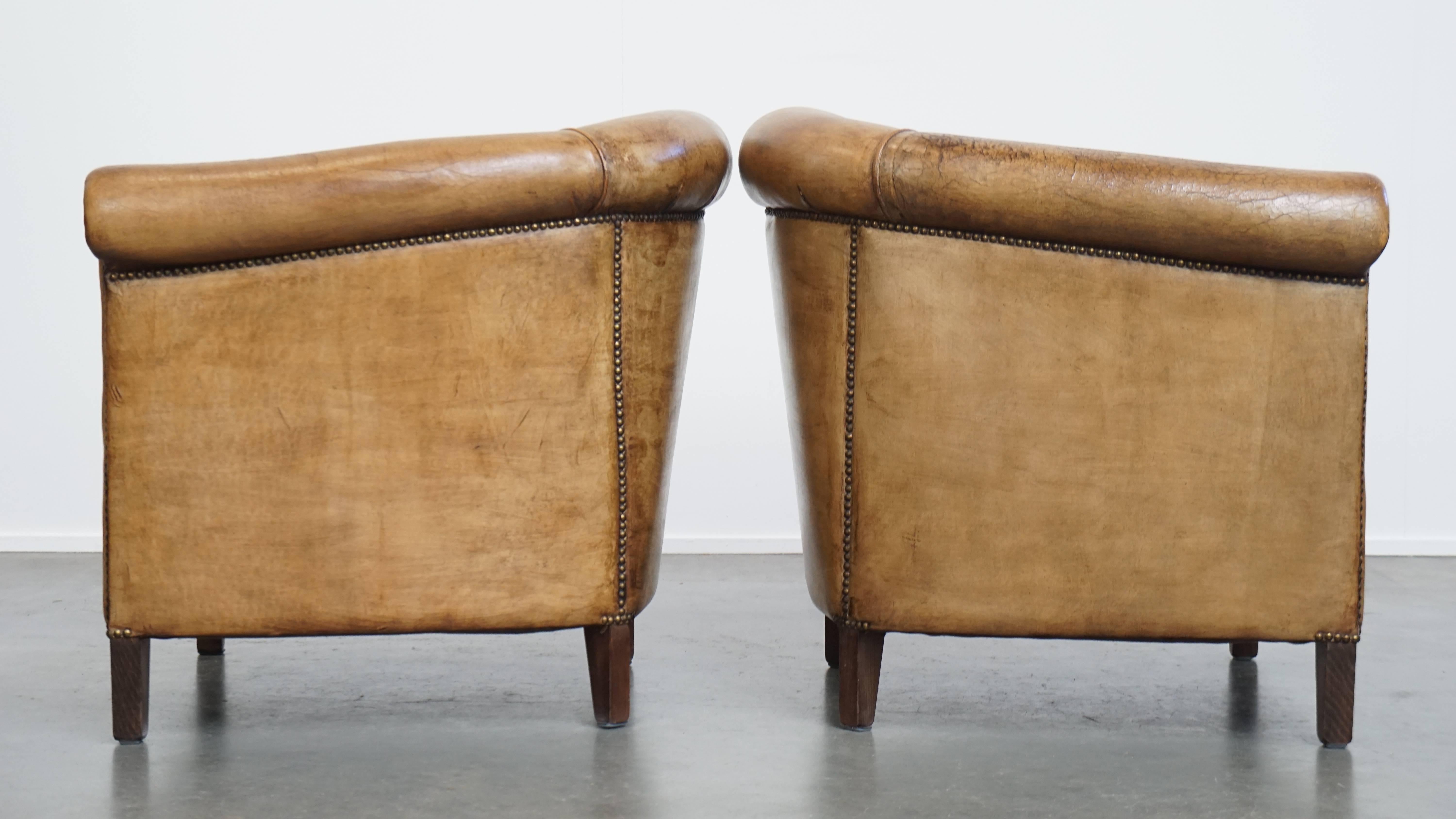 Hand-Crafted Set of 2 Sheepskin Leather Club Chairs by Nico van Oorschot For Sale