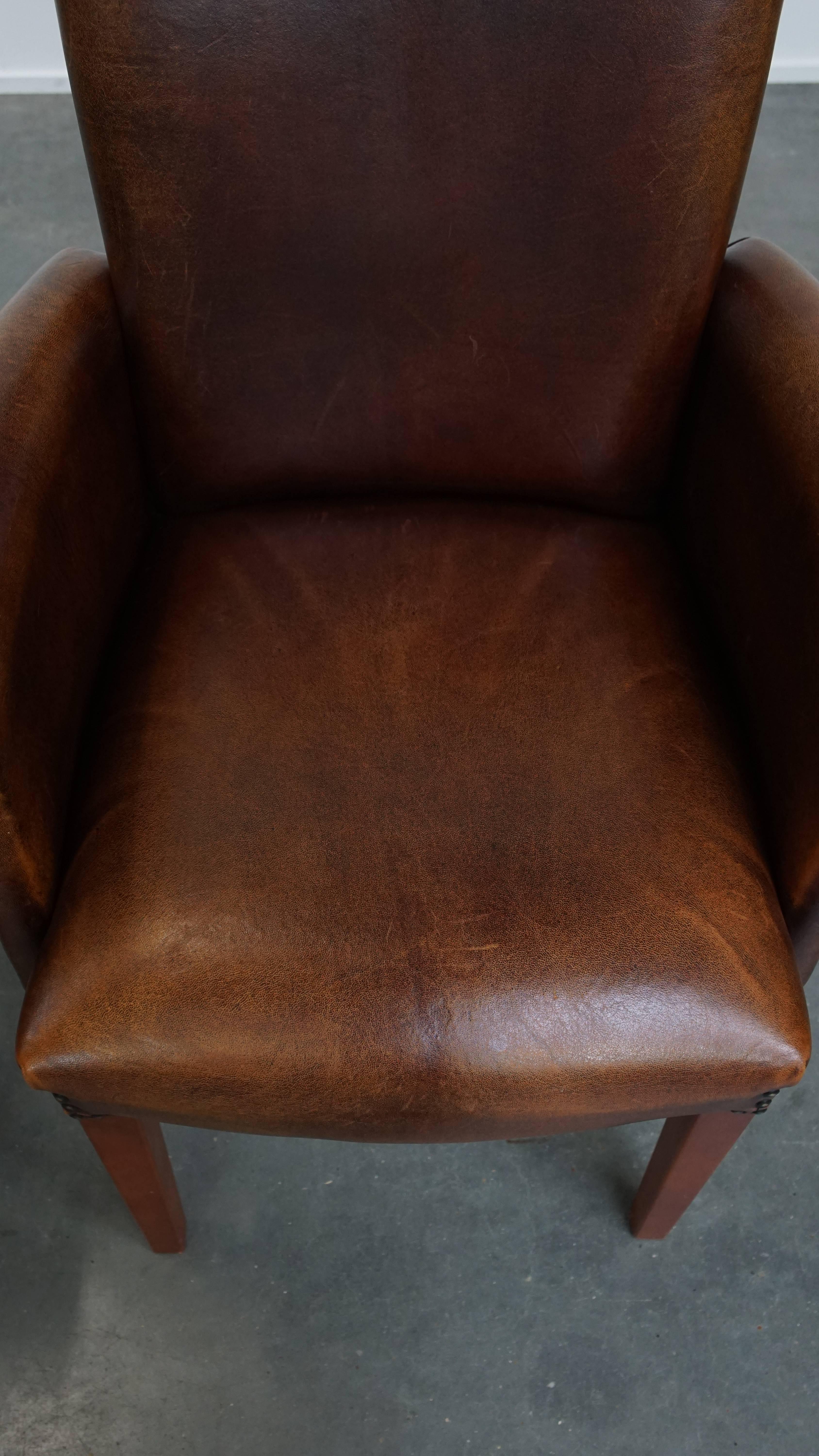XXIe siècle et contemporain Ensemble de 2 chaises de salle à manger / chaises d'appoint en cuir de mouton avec accoudoirs en vente
