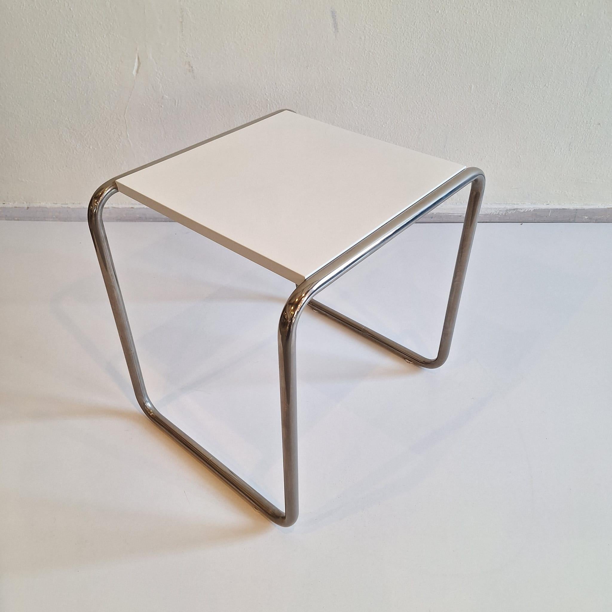 Ensemble de 2 tables d'appoint B9 Marcel Breuer pour Tecta en vente 5