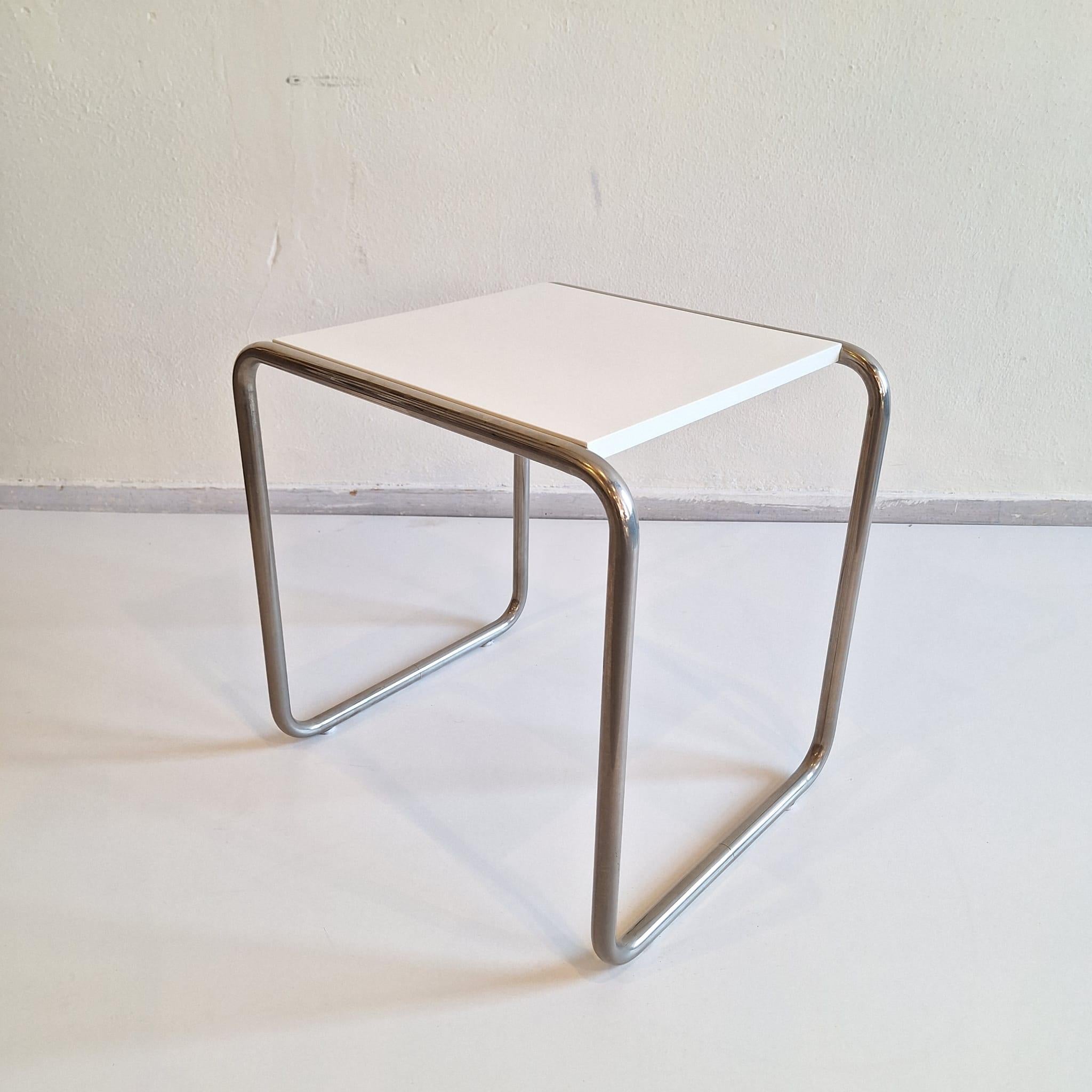 Ensemble de 2 tables d'appoint B9 Marcel Breuer pour Tecta Bon état - En vente à MIJDRECHT, NL
