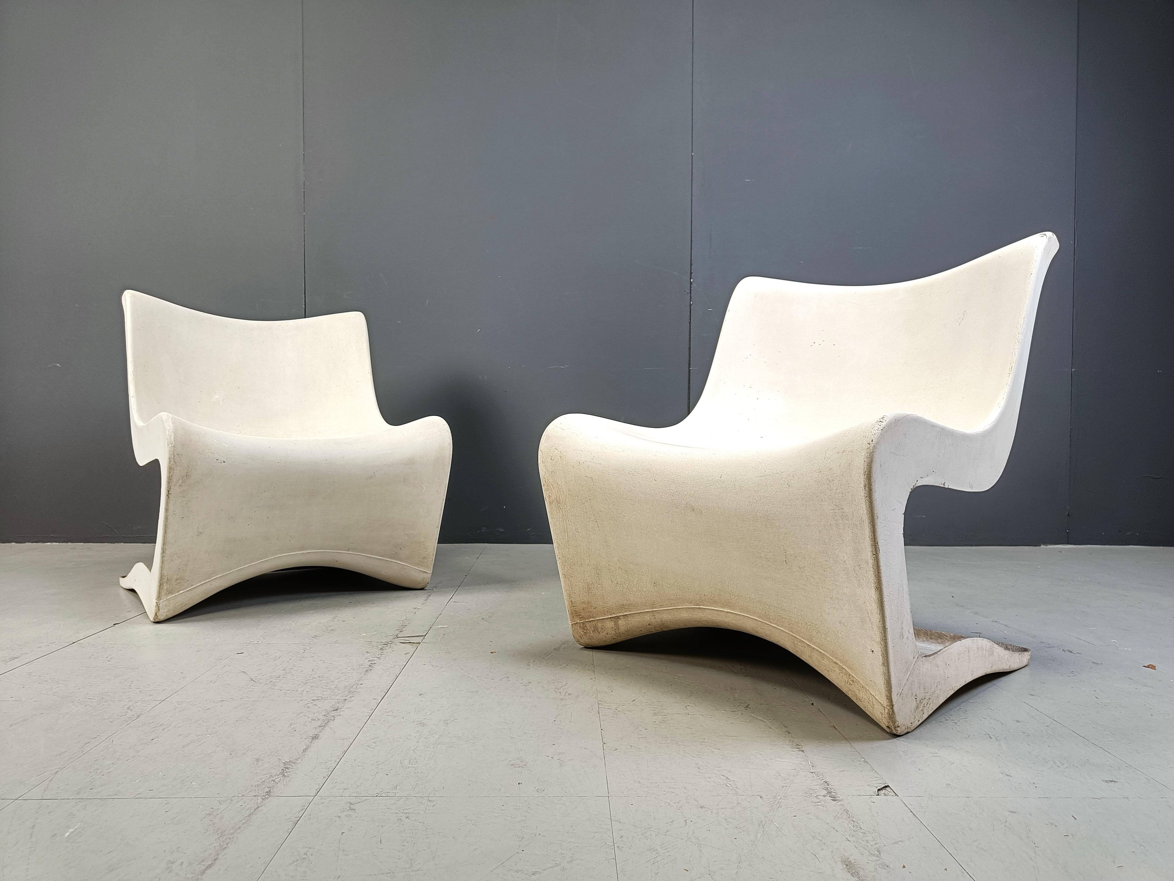 Rarissimo set di 2 sedie lounge a guscio in fibra di vetro disegnate da M. Borgant per Clairitex.

Le sedie sono state usate e possono essere utilizzate come sedie da giardino.

Hanno un'età/patina fantastica che li rende molto interessanti per gli