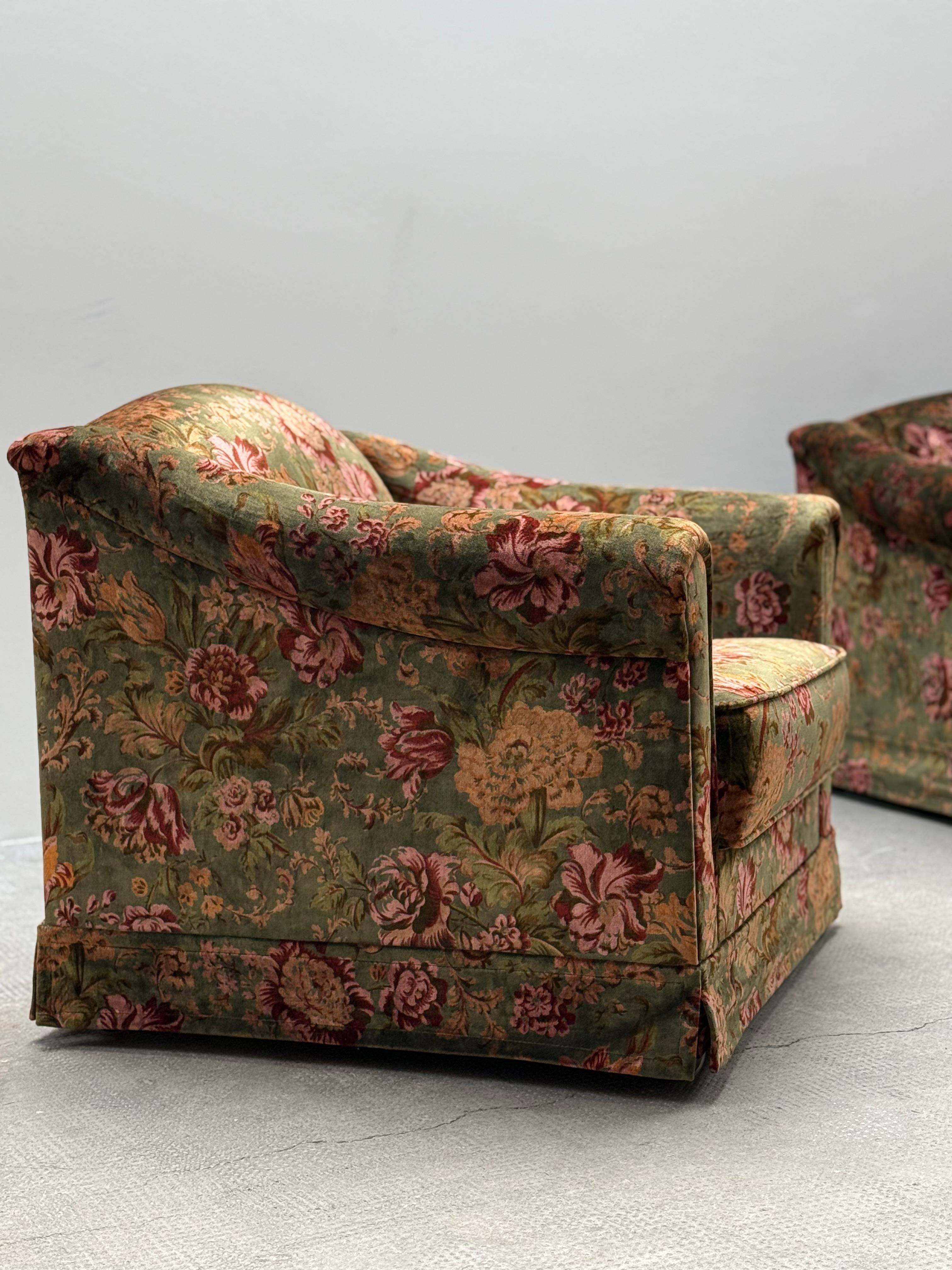 Mid-Century Modern ENSEMBLE DE 2 FAUTEUIL EN SILK VELVET FLORAL, ITALIE 1960s en vente