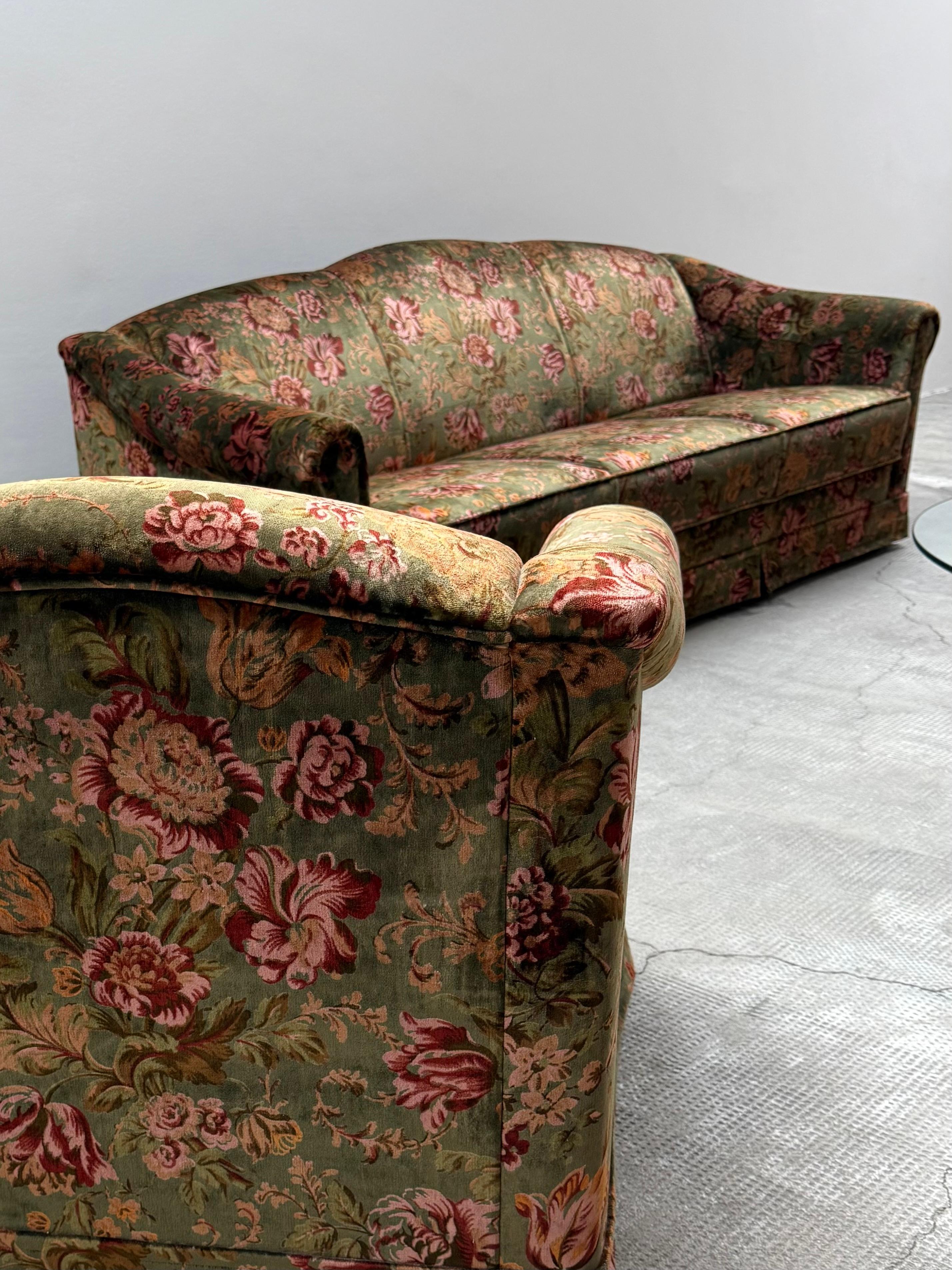 italien ENSEMBLE DE 2 FAUTEUIL EN SILK VELVET FLORAL, ITALIE 1960s en vente