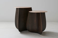 Set aus 2 Beistelltischen aus massivem Hartholz von Izm Design