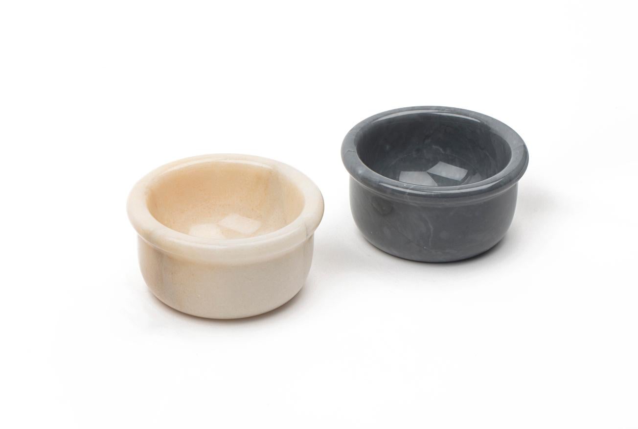Set of 2 small bowls in grey and pink marble. Ideal for serving peanuts, olives and small bites for aperitif in general since certificated for food use. Functional and ideal also for different uses.
Each piece is in a way unique (since each marble