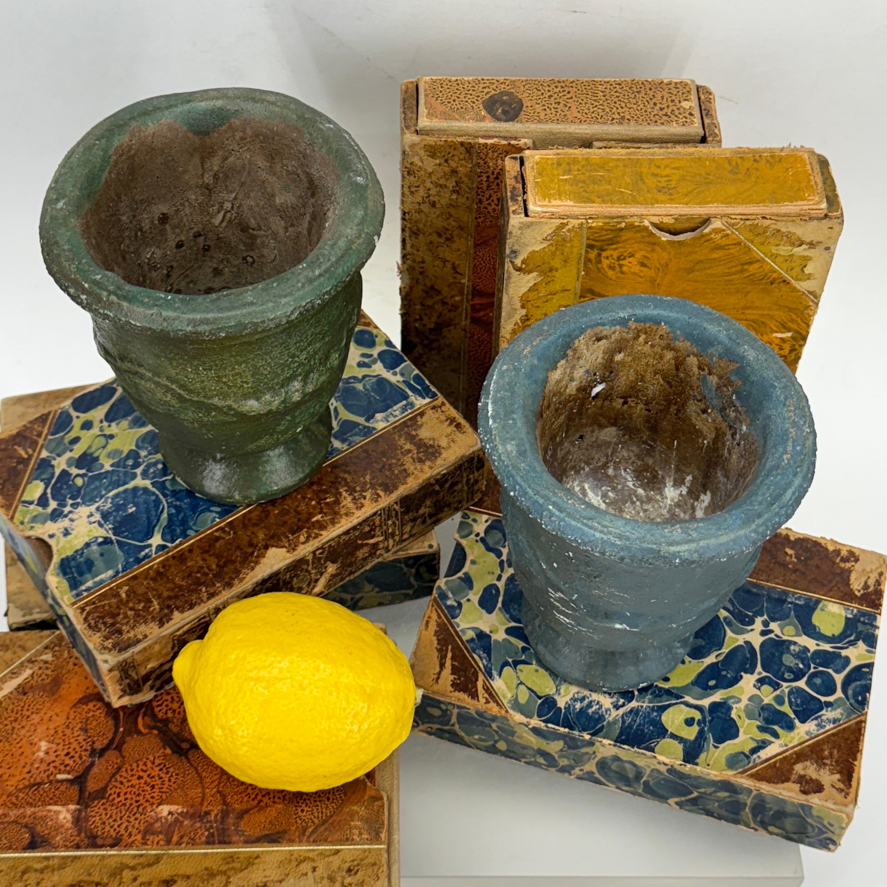 Ensemble de 2 petits pots d'urne de jardin de style français, émaillés à l'Anduze en vente 3