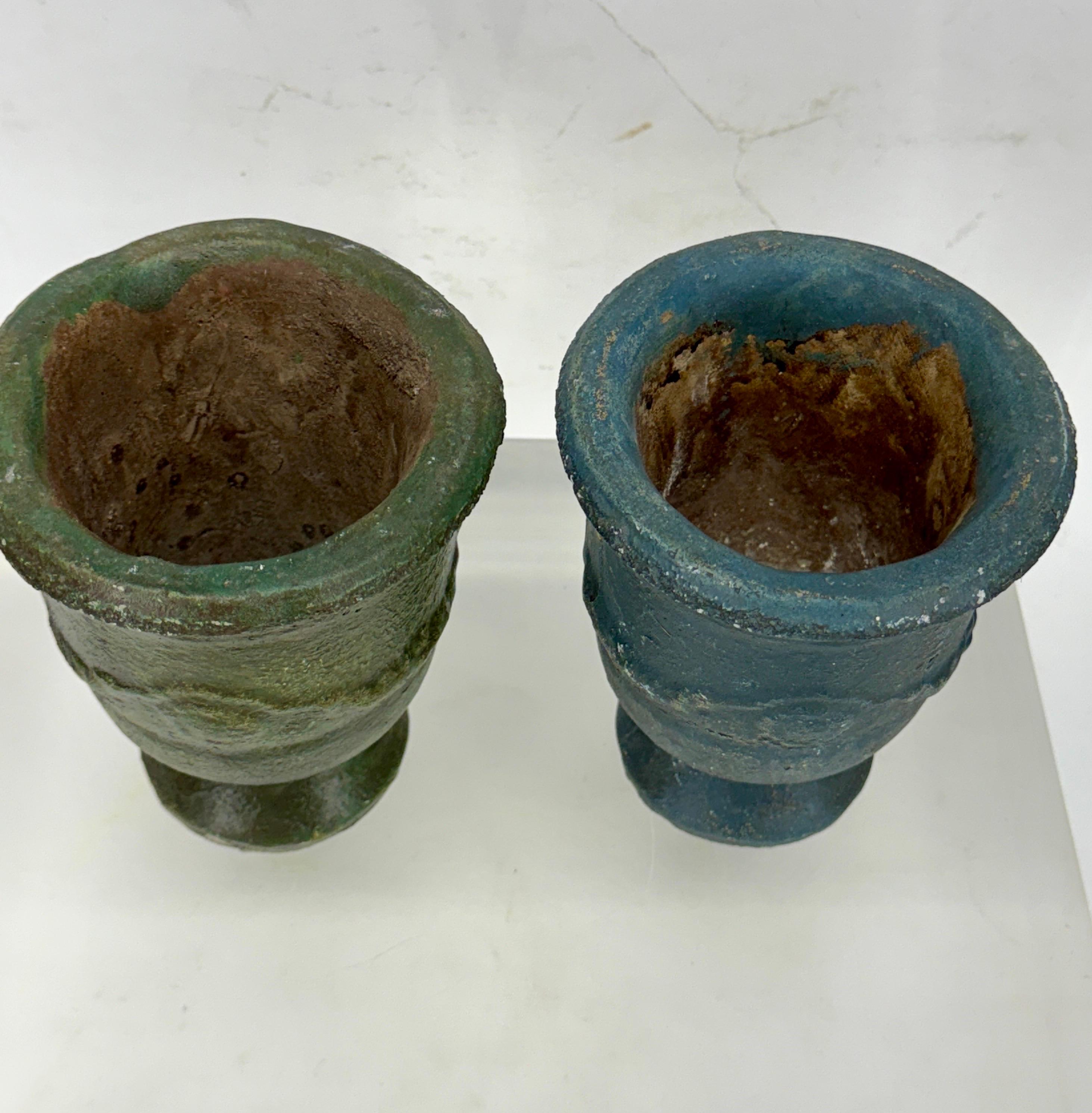 Américain Ensemble de 2 petits pots d'urne de jardin de style français, émaillés à l'Anduze en vente