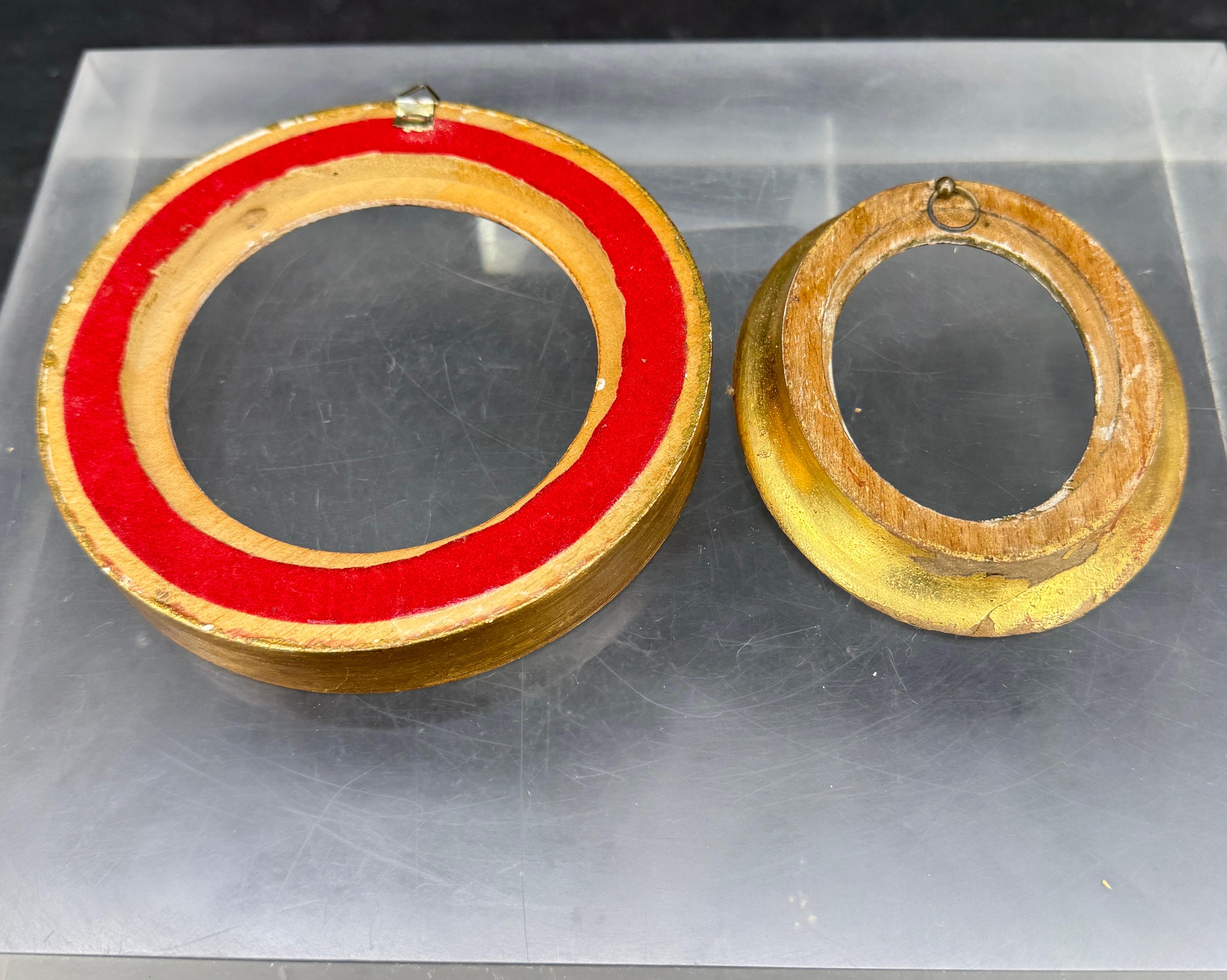 Set of 2 Small Italian Florentine Gilt Wood Art Frames, Circa 1950's For Sale 3