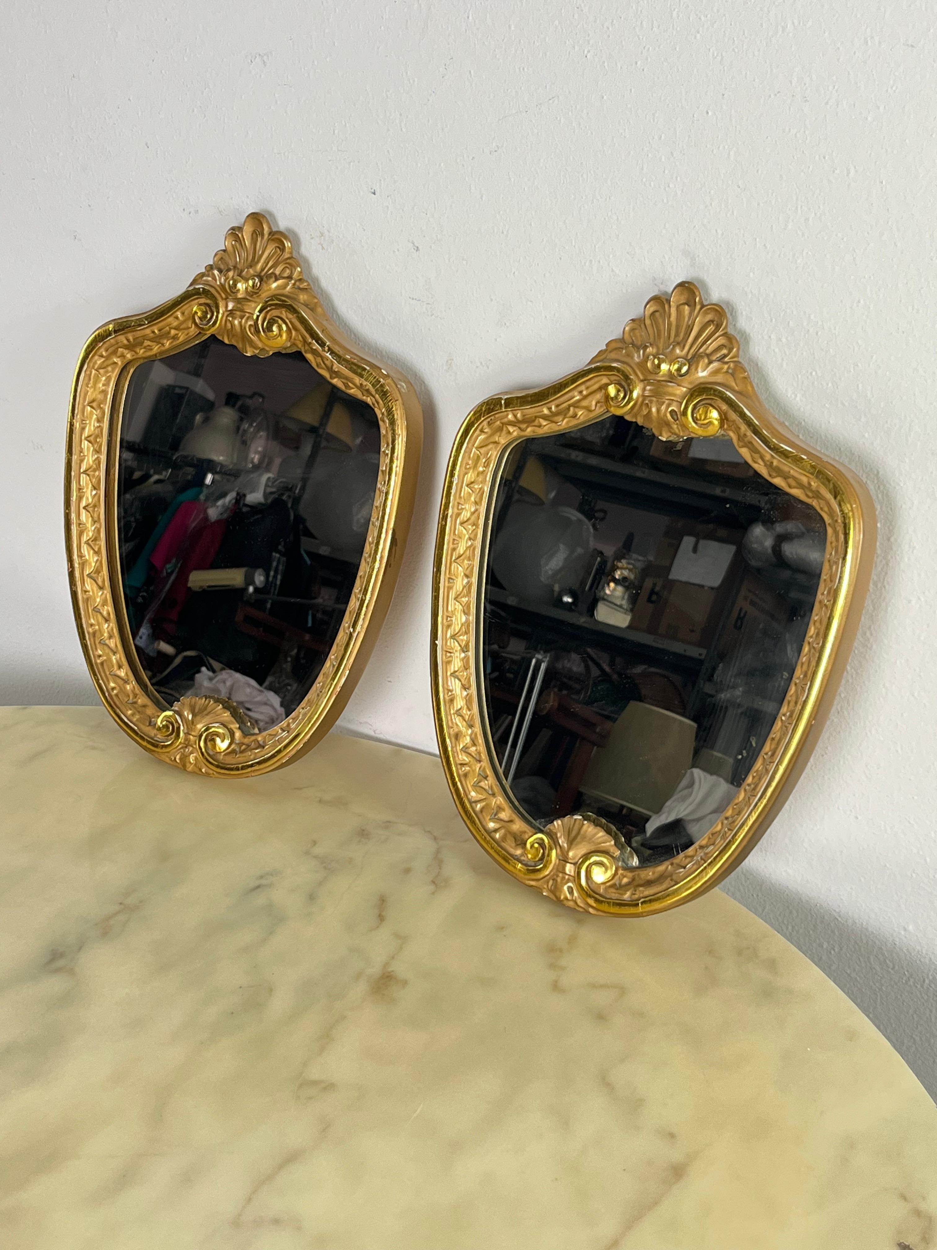 Set of 2 small Mid-Century 1960s wall mirrors
Each is 40 cm high and 29 cm wide.
Intact and in good condition.
