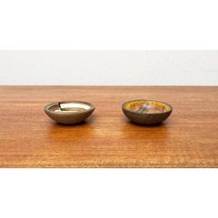 Juego de 2 cuencos pequeños de cerámica danesa de mediados de siglo Studio Pottery de Lise Eder, años 60