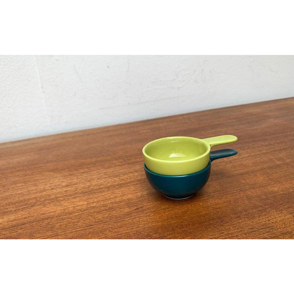 Piccole ciotole tedesche di metà secolo di Melitta, anni '60, set di 2, in ottime condizioni. Progettato tra il 1960 e il 1969 Questo pezzo ha un marchio di attribuzione.

Informazioni aggiuntive:
Materiale: Ceramica
Colore: verde
Stili: Medioevo