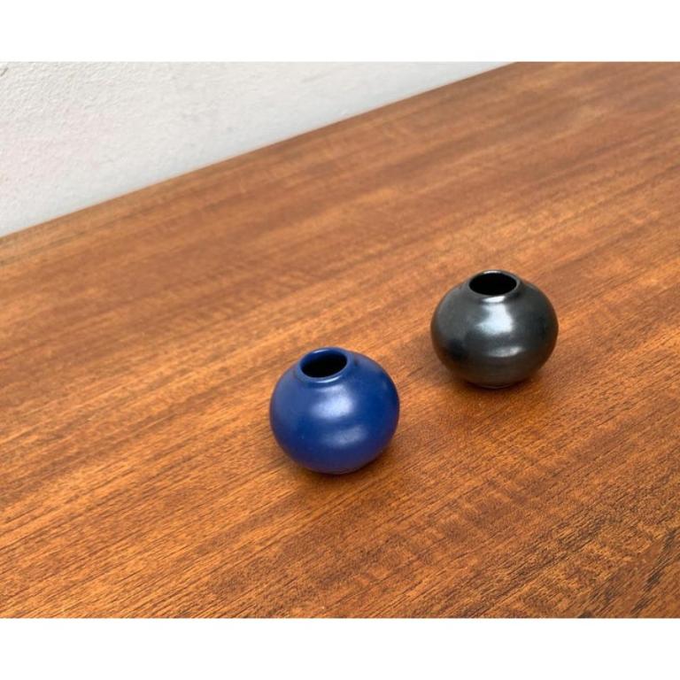 Set of 2 Small Mid-Century Minimalist Studio Pottery Ball Vases, 1960s In Excellent Condition For Sale In Hamburg, DE