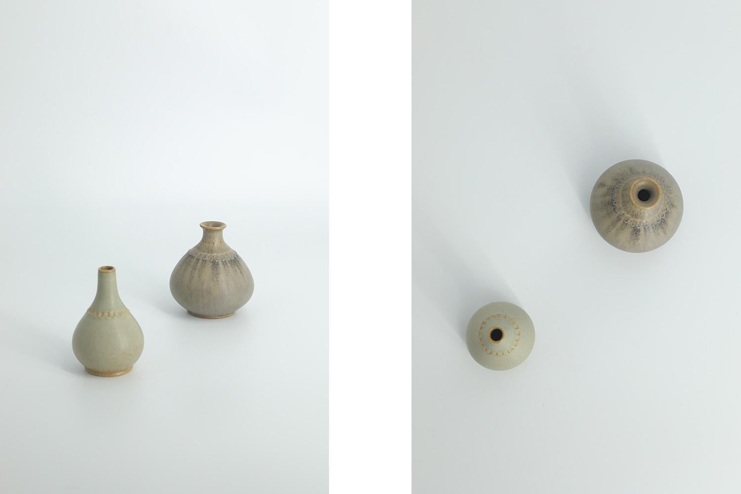 Height 7.5 cm  Width 7.5 cm  Depth 7.5 cm
Height 7.5 cm  Width 5 cm  Depth 5 cm

This set of 2 miniature vases was designed by Gunnar Borg for the Swedish manufacture Gunnars Keramik Höganäs during the 1960s. Handmade by the Master, with the utmost