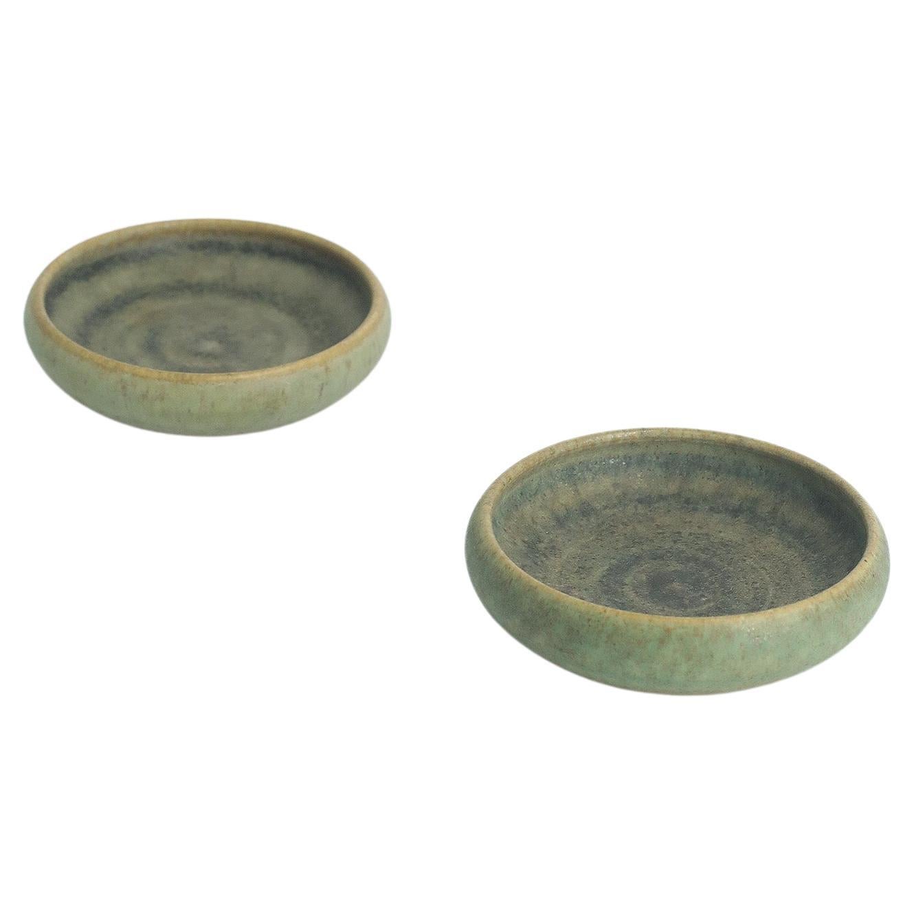 Set of 2 Small Mid-Century Swedish Modern Collectible Sand Brown Stoneware Bowls For Sale
