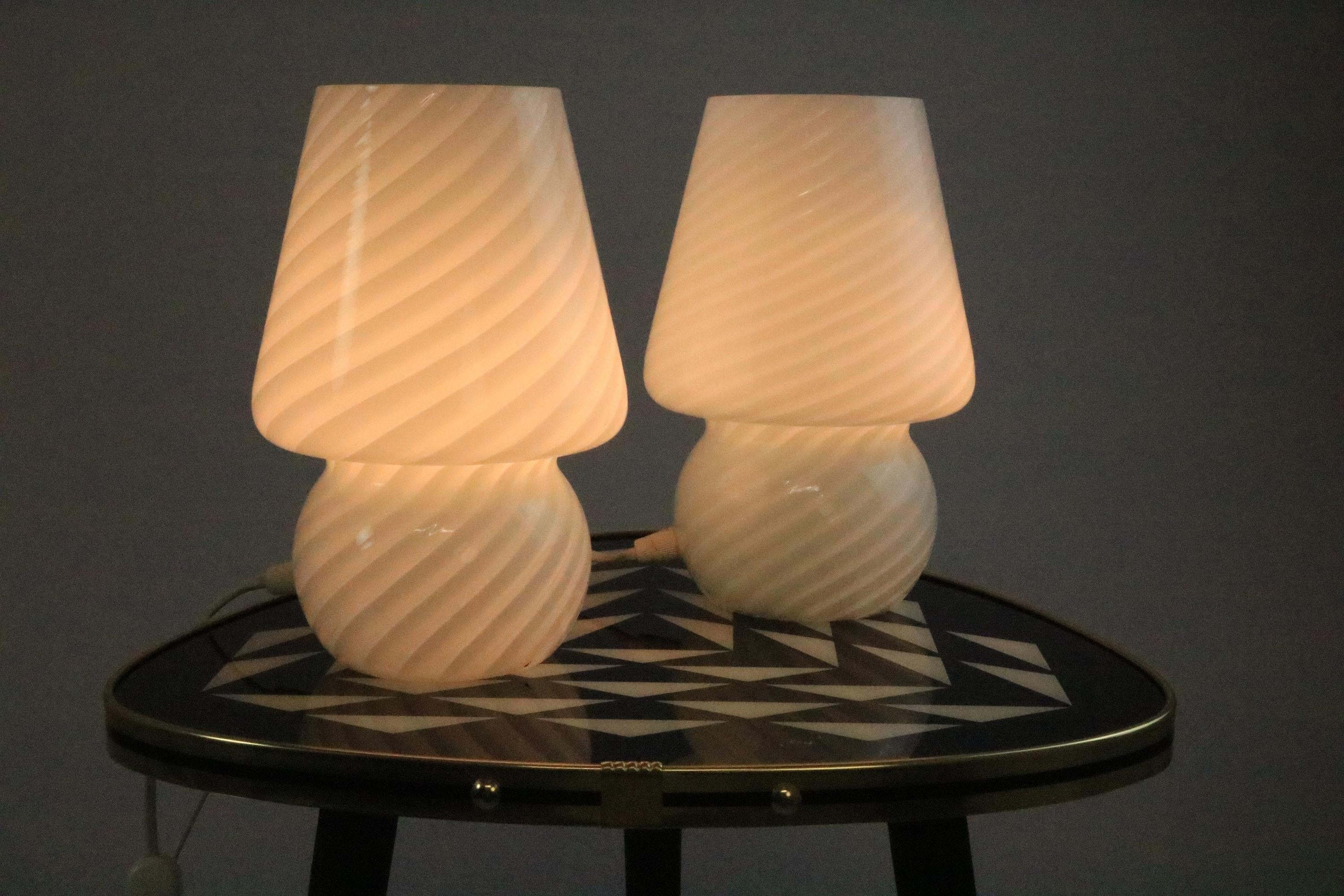 Italian Set of 2 Small Murano Swirl Glass Table Lamps, Mushroom Style, Original 1980s For Sale