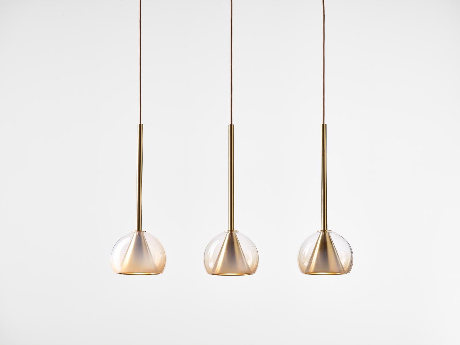 Altro Set di 2 piccole luci a sospensione Kono neutre e nude di Dechem Studio A in vendita