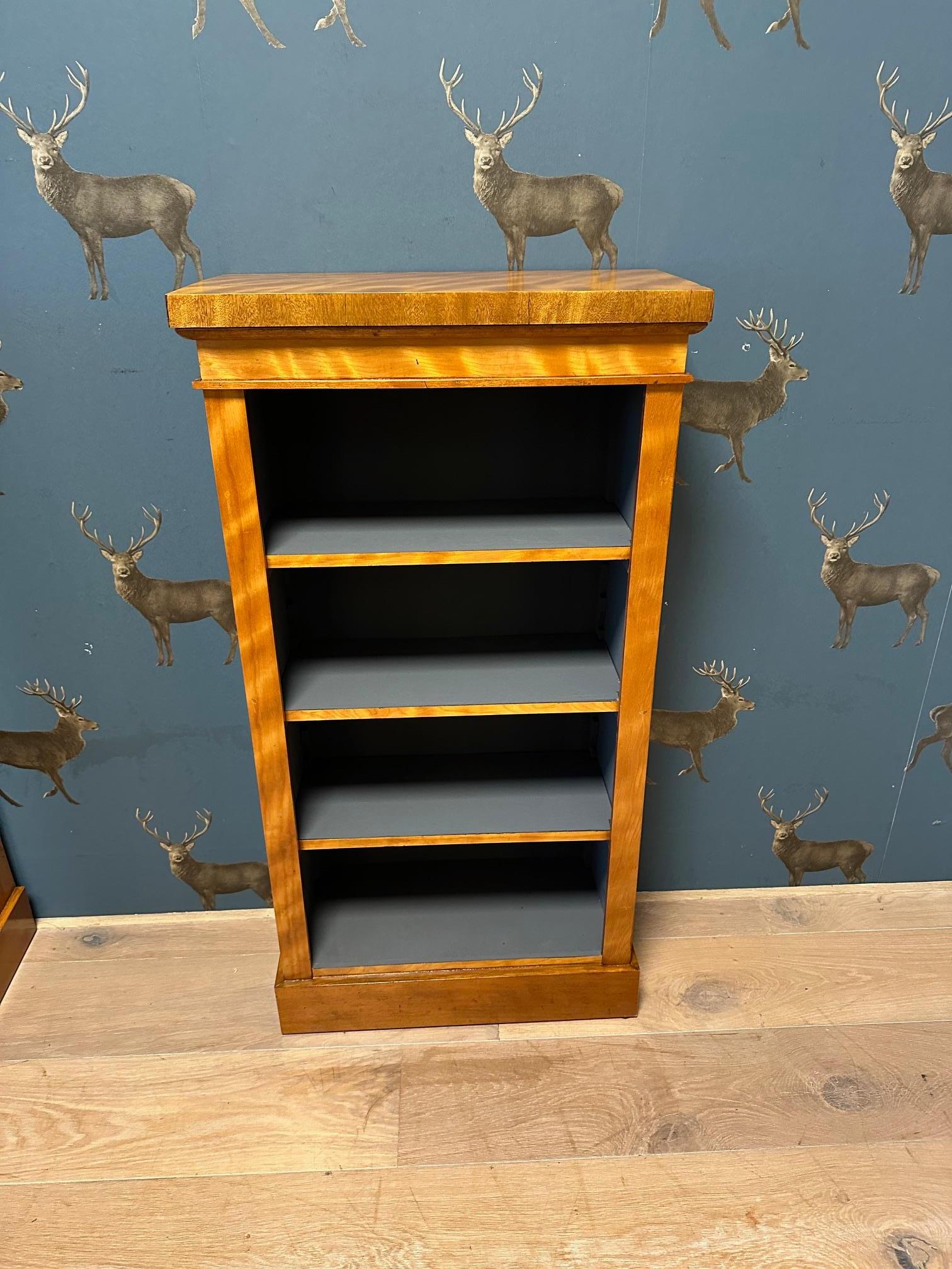 Early 20th Century Set of 2 small open bookcases For Sale