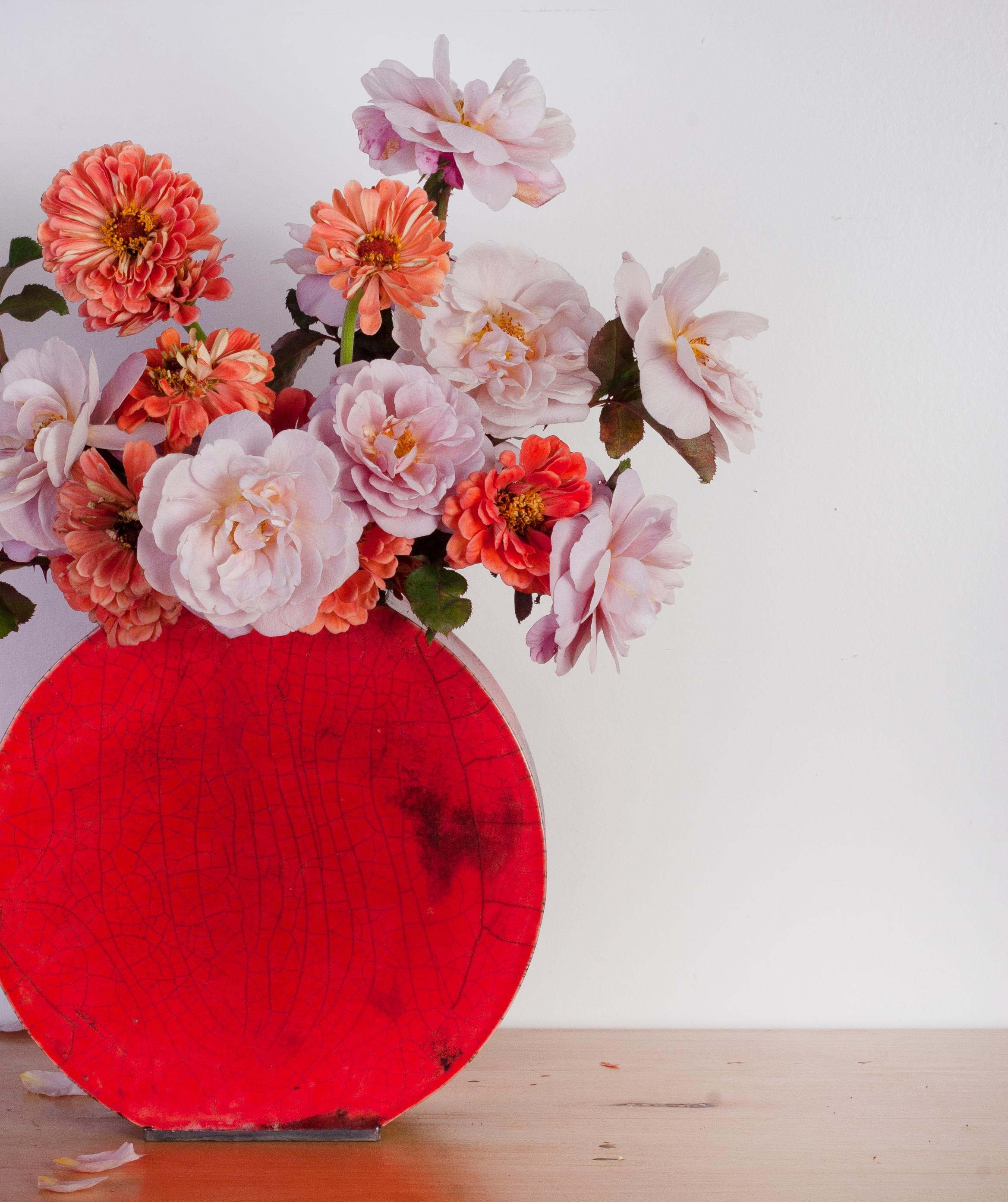 Vernissé Ensemble de 2 petits vases rouges et orange par Doa Ceramics en vente