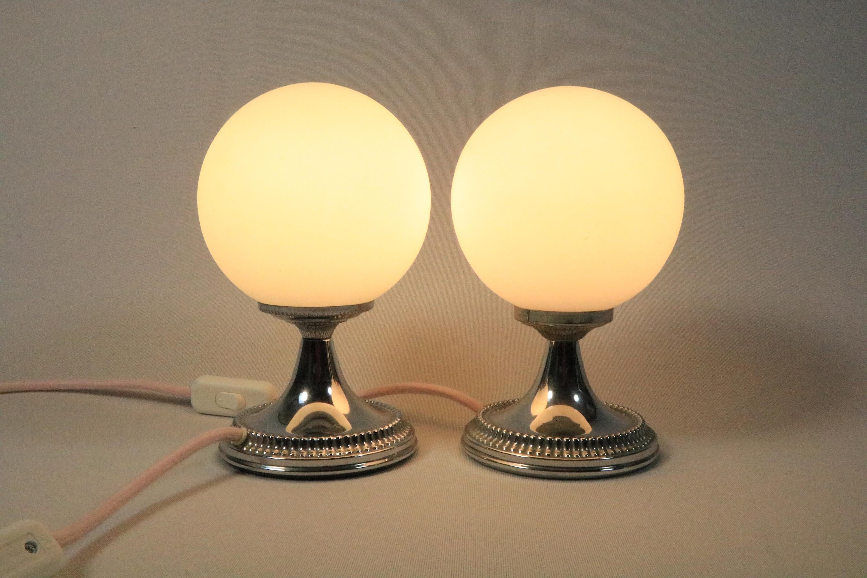 Satz von 2 kleinen Tischlampen, Art Deco Stil, 1970er Jahre (Deutsch) im Angebot