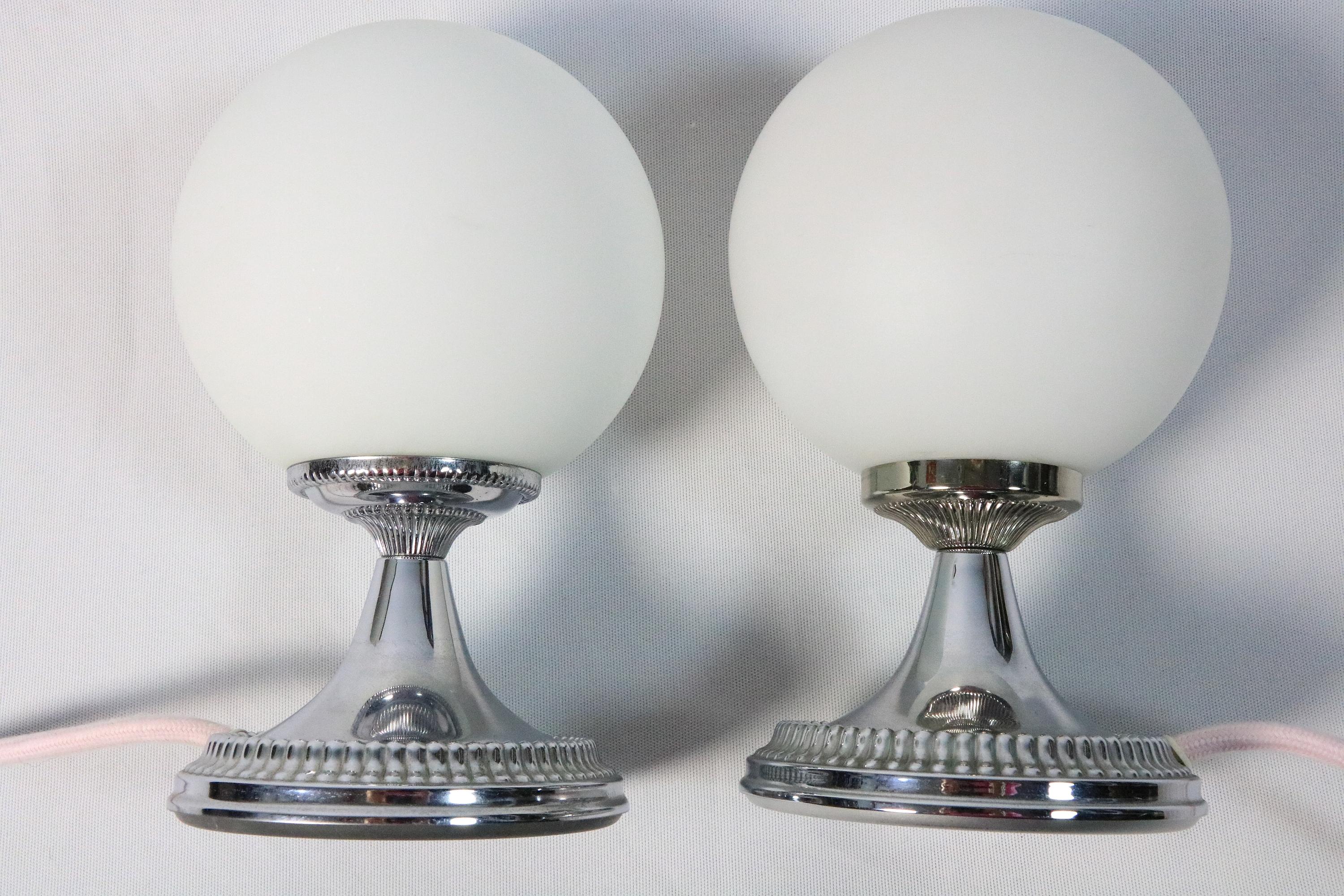 Satz von 2 kleinen Tischlampen, Art Deco Stil, 1970er Jahre im Angebot 2