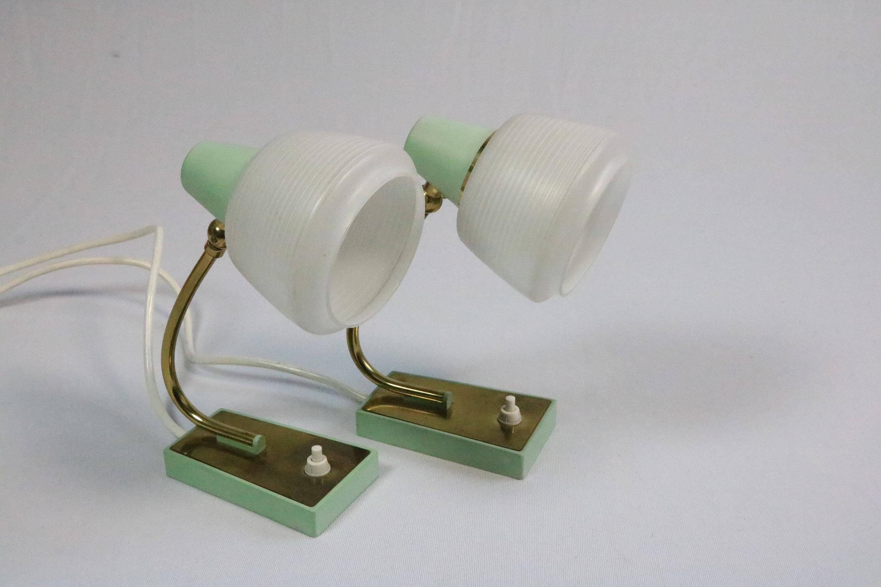 Allemand Ensemble de 2 petites lampes de bureau du milieu du siècle dernier, laiton/vert menthe, Allemagne en vente