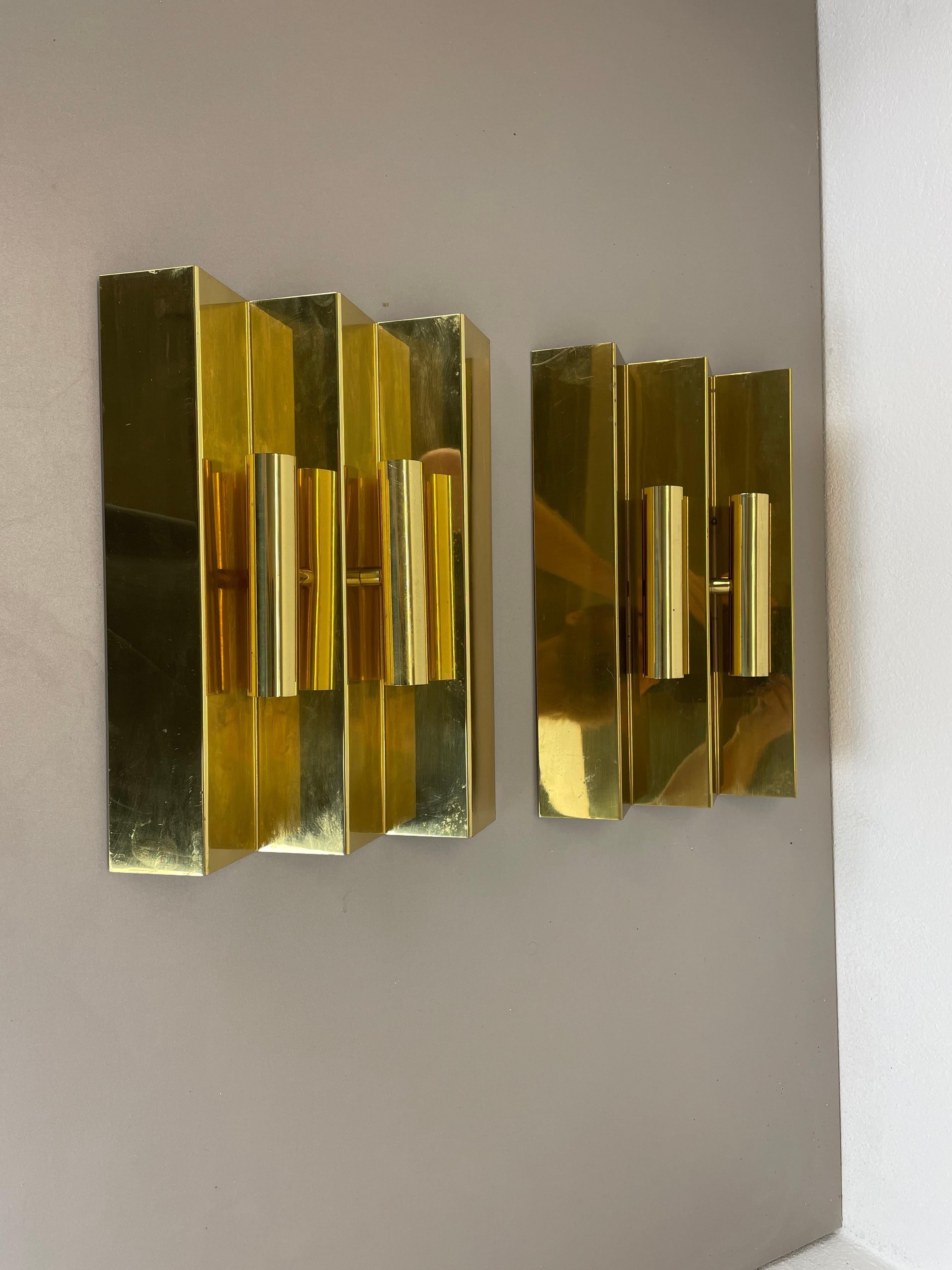 Article:

wall light set of 2



Producer: WKR Leuchten, Germany



Origin: Germany in the manner of Stilnovo and Sciolari



Age:

1970s



This modernist light set was produced in Germany in the 1970s by WKR Leuchten. It is made from solid brass